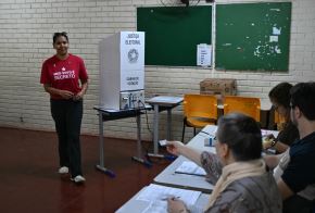 Brasileños ya acuden a las urnas en la primera vuelta de sus elecciones presidenciales.