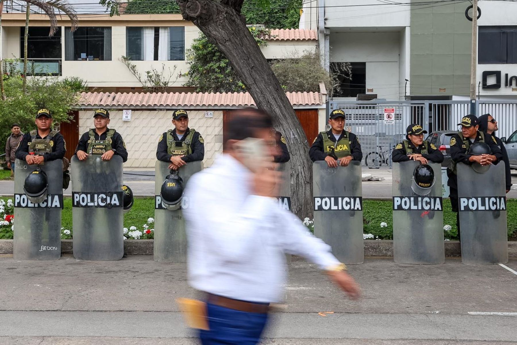 Miembros de la Policía Nacional y las Fuerzas Armadas se encuentran desplazados a lo largo del territorio nacional para brindar seguridad en las Elecciones Regionales y Municipales 2026.  Foto: ANDINA/Luis Iparraguirre.