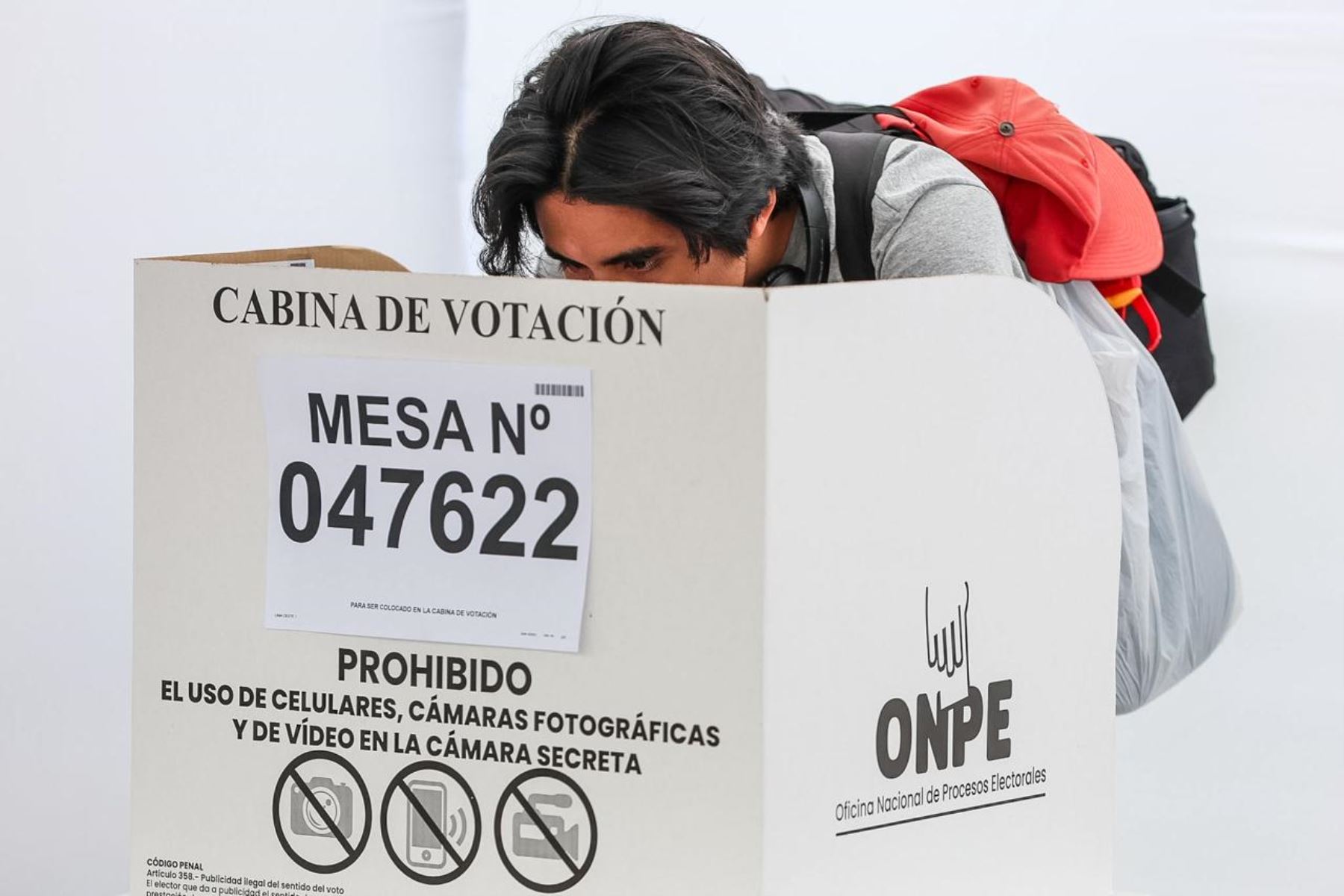 Los peruanos acuden hoy a las urnas para elegir a sus autoridades regionales y municipales en una jornada electoral que convoca a más de 26 millones de ciudadanos. Foto: ANDINA/Luis Iparraguirre.