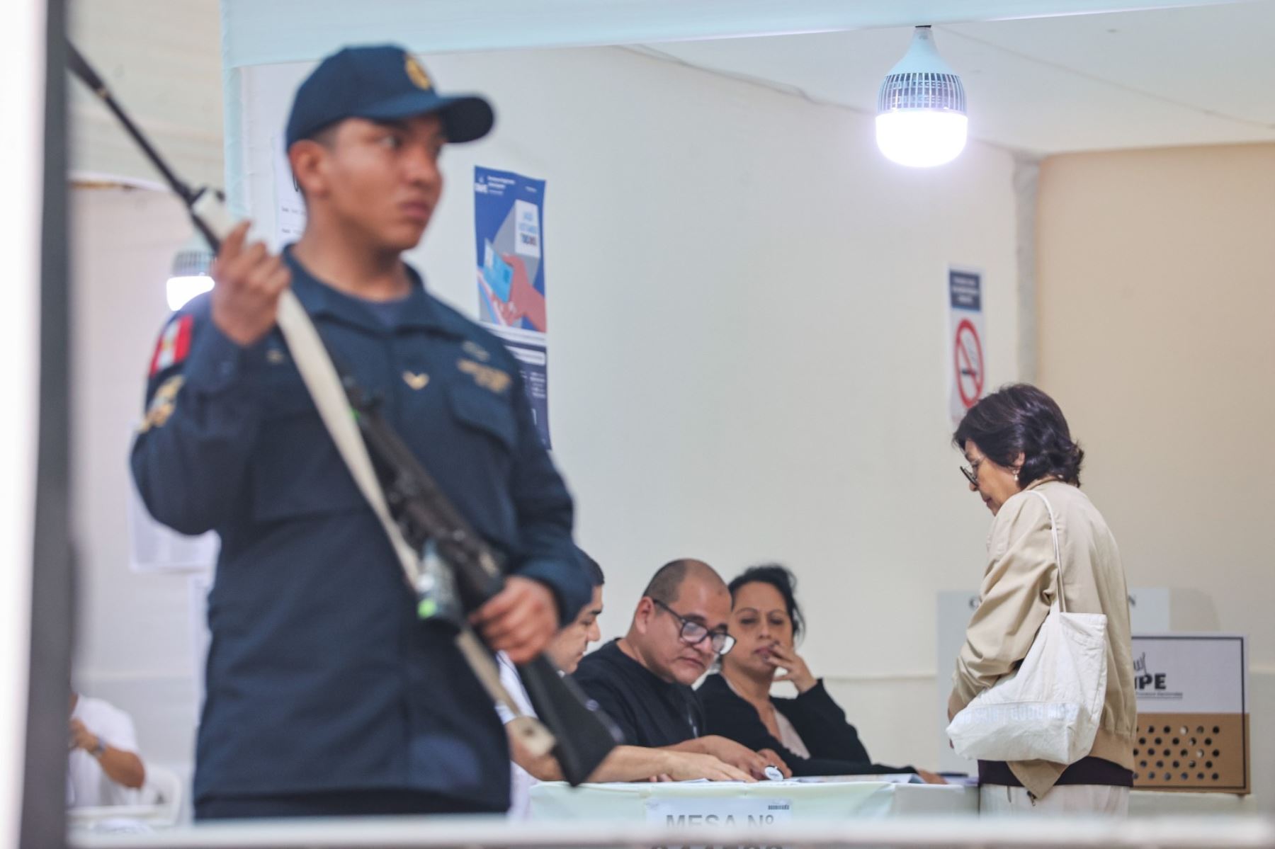 En todo el país, millones de ciudadanos ejercen hoy su derecho al voto durante las Elecciones Regionales y Municipales 2026. Foto: ANDINA/ Andrés Valle
