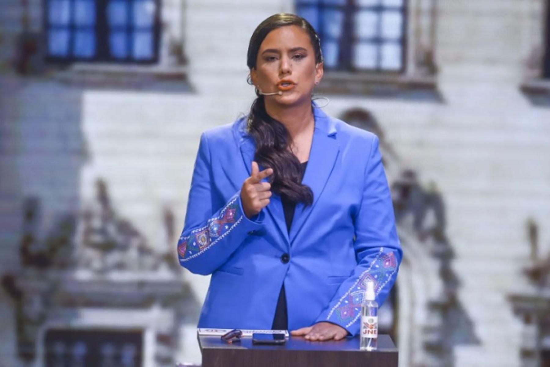 Boca de urna: Verónika Mendoza sería la virtual gobernadora regional de Cusco con 33.7%