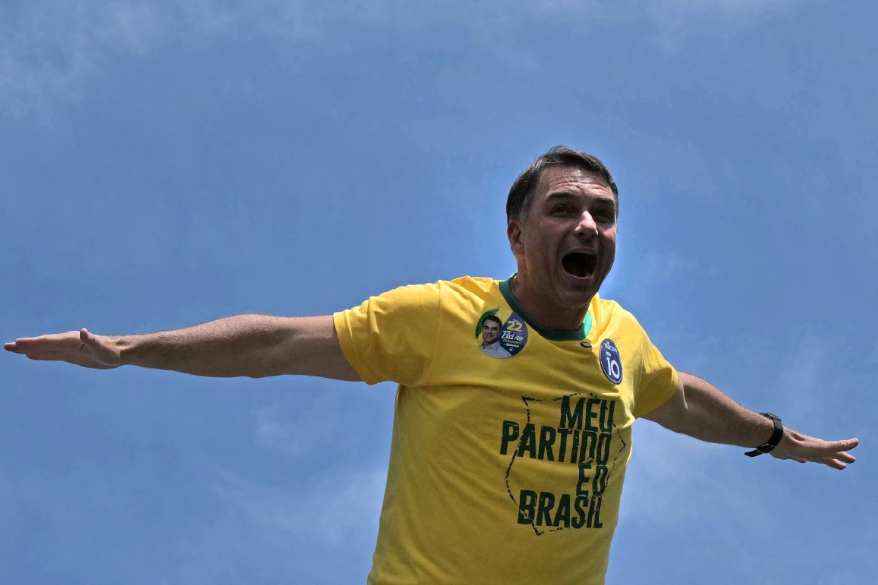 Desde Miami, Flávio Bolsonaro afirma que es "el verdadero presidente" de Brasil