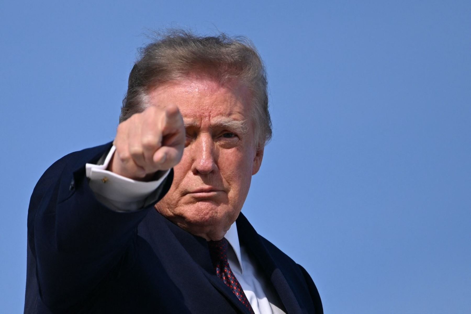 Trump habla con príncipe heredero saudí y dice que los hutíes "están portándose muy mal"