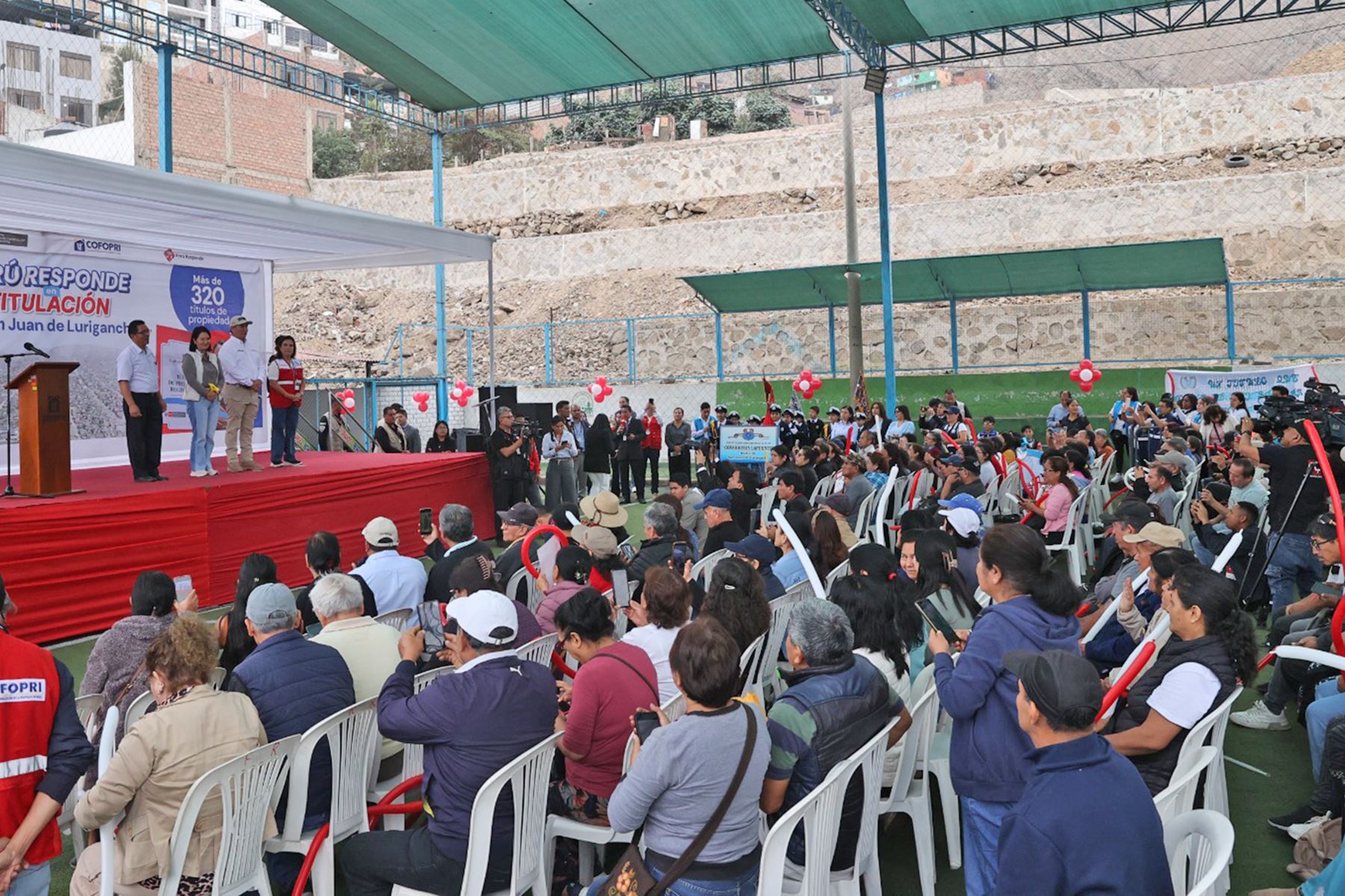 Presidenta Fujimori entrega más de 320 títulos de propiedad en San Juan de Lurigancho