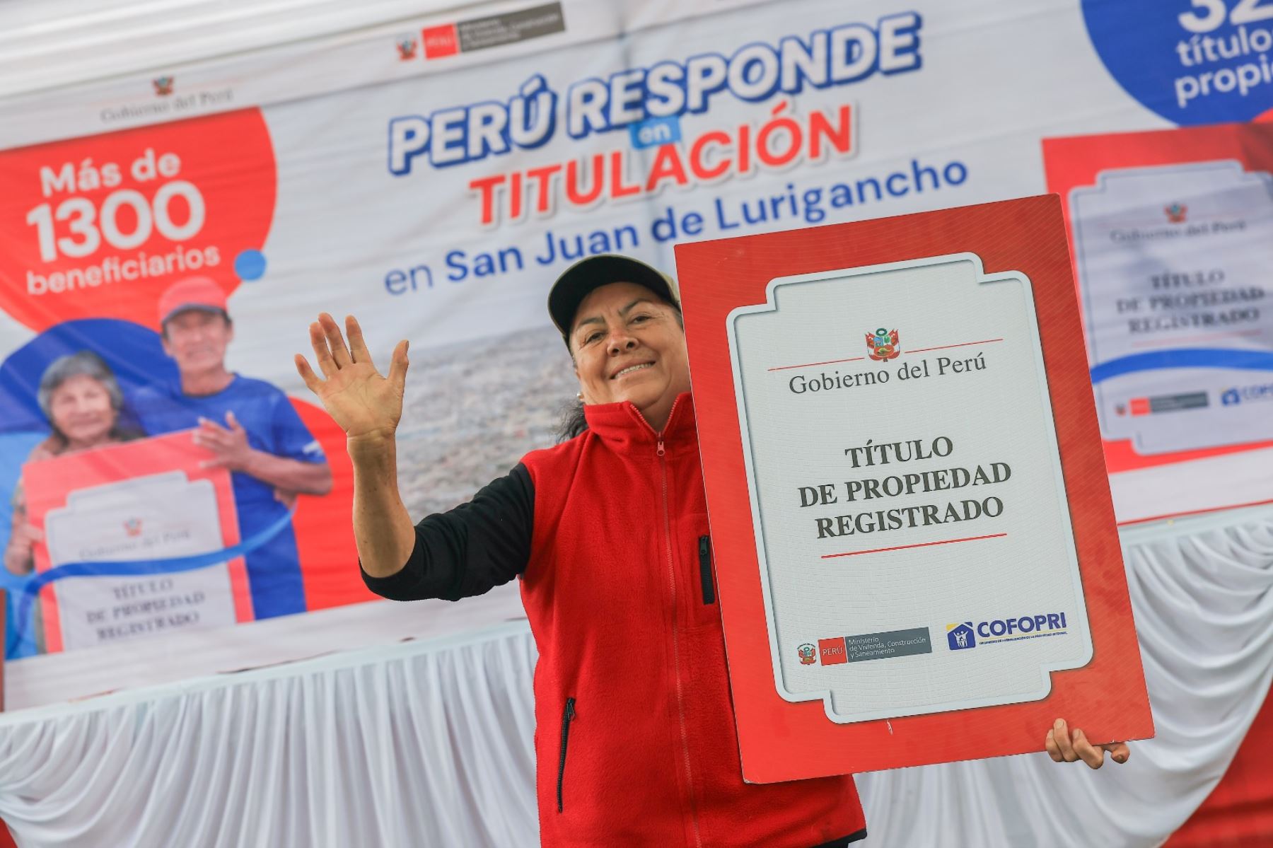 Presidenta Keiko Fujimori entregó 326 títulos de propiedad en la asociación Las Flores de Jicamarca en San Juan de Lurigancho. Foto: ANDINA/ Prensa Presidencia