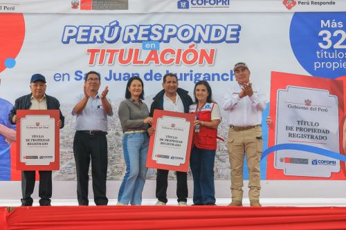 Presidenta Keiko Fujimori entrega más de 326 títulos de propiedad en San Juan de Lurigancho