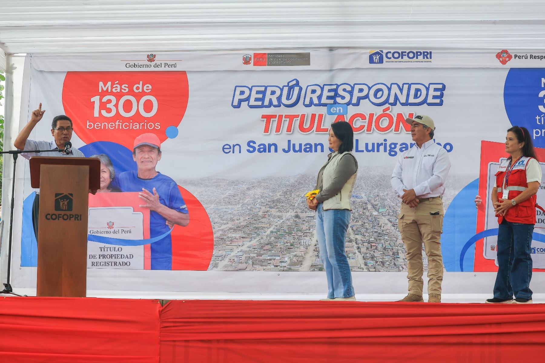 Presidenta Keiko Fujimori entregó 326 títulos de propiedad en la asociación Las Flores de Jicamarca en San Juan de Lurigancho. Foto: ANDINA/ Prensa Presidencia