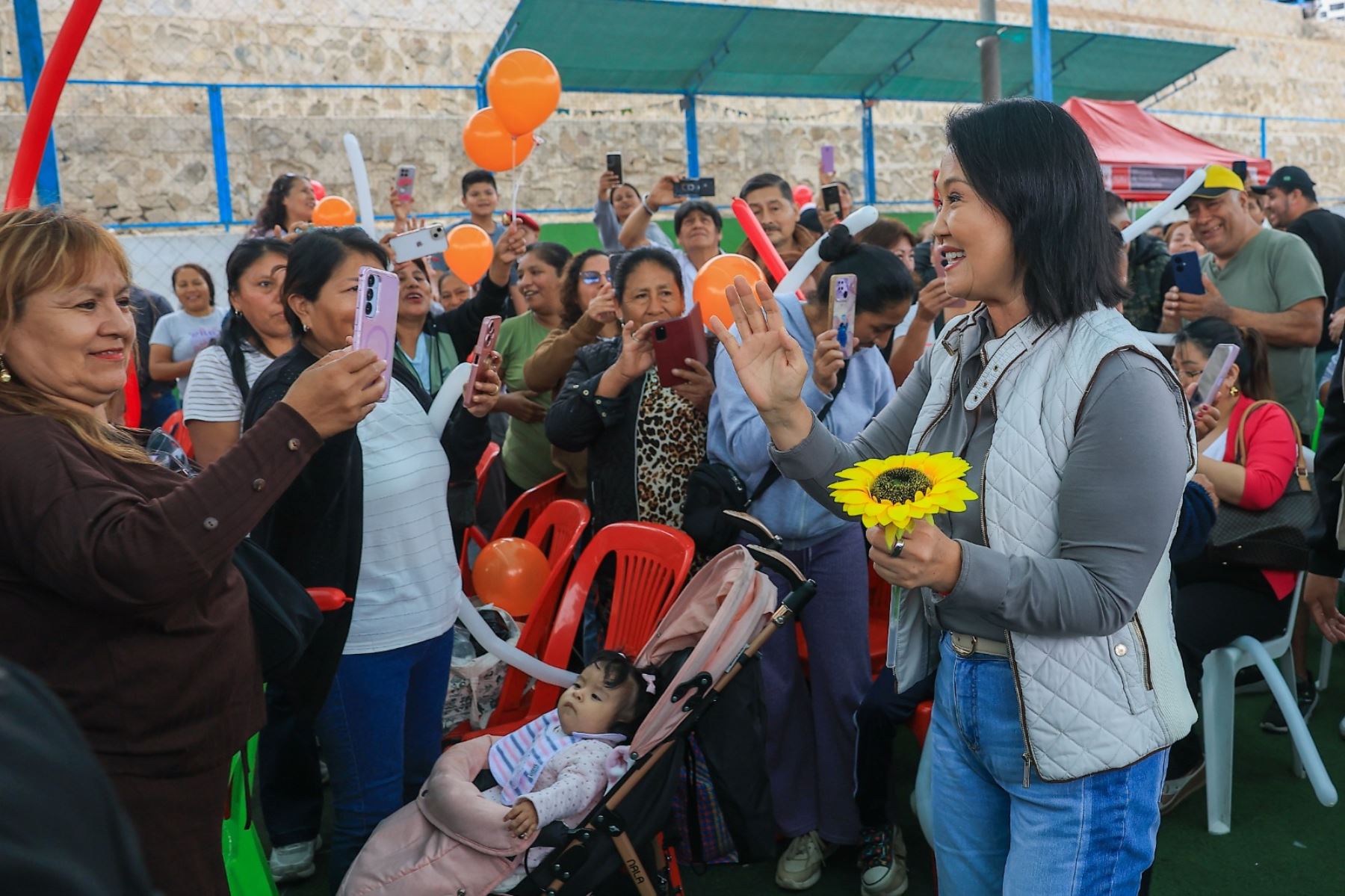 Presidenta Keiko Fujimori entregó 326 títulos de propiedad en la asociación Las Flores de Jicamarca en San Juan de Lurigancho. Foto: ANDINA/ Prensa Presidencia
