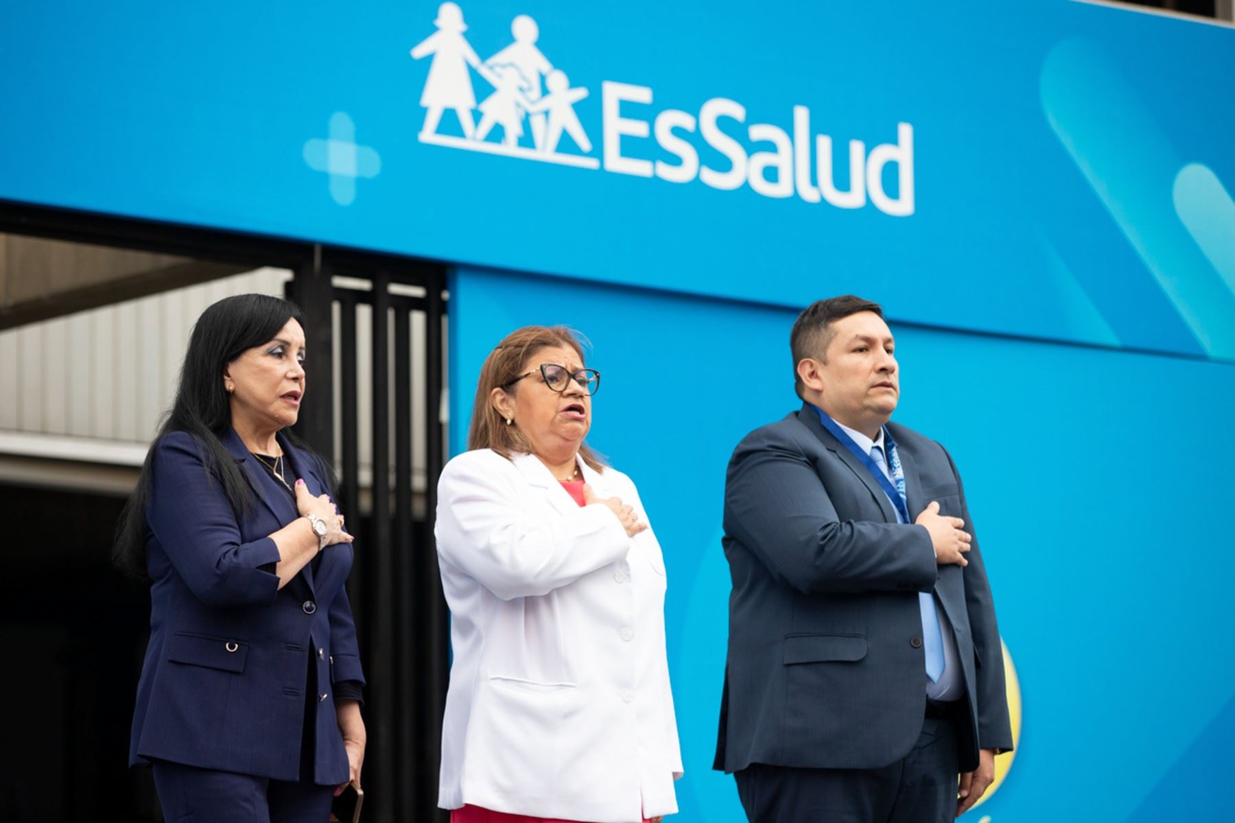 Zulema Tomas reconoció la labor de más de 18 mil médicos de EsSalud por Día de la Medicina