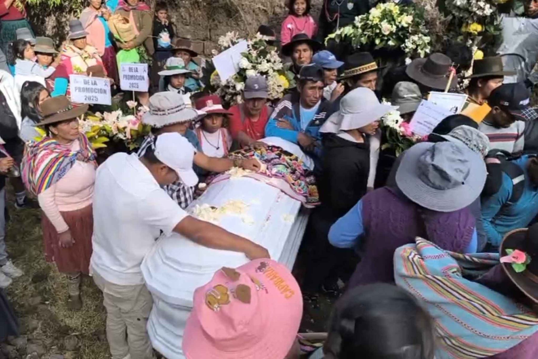 Cusco: entierran a hermanos que sufrieron graves quemaduras durante incendio forestal