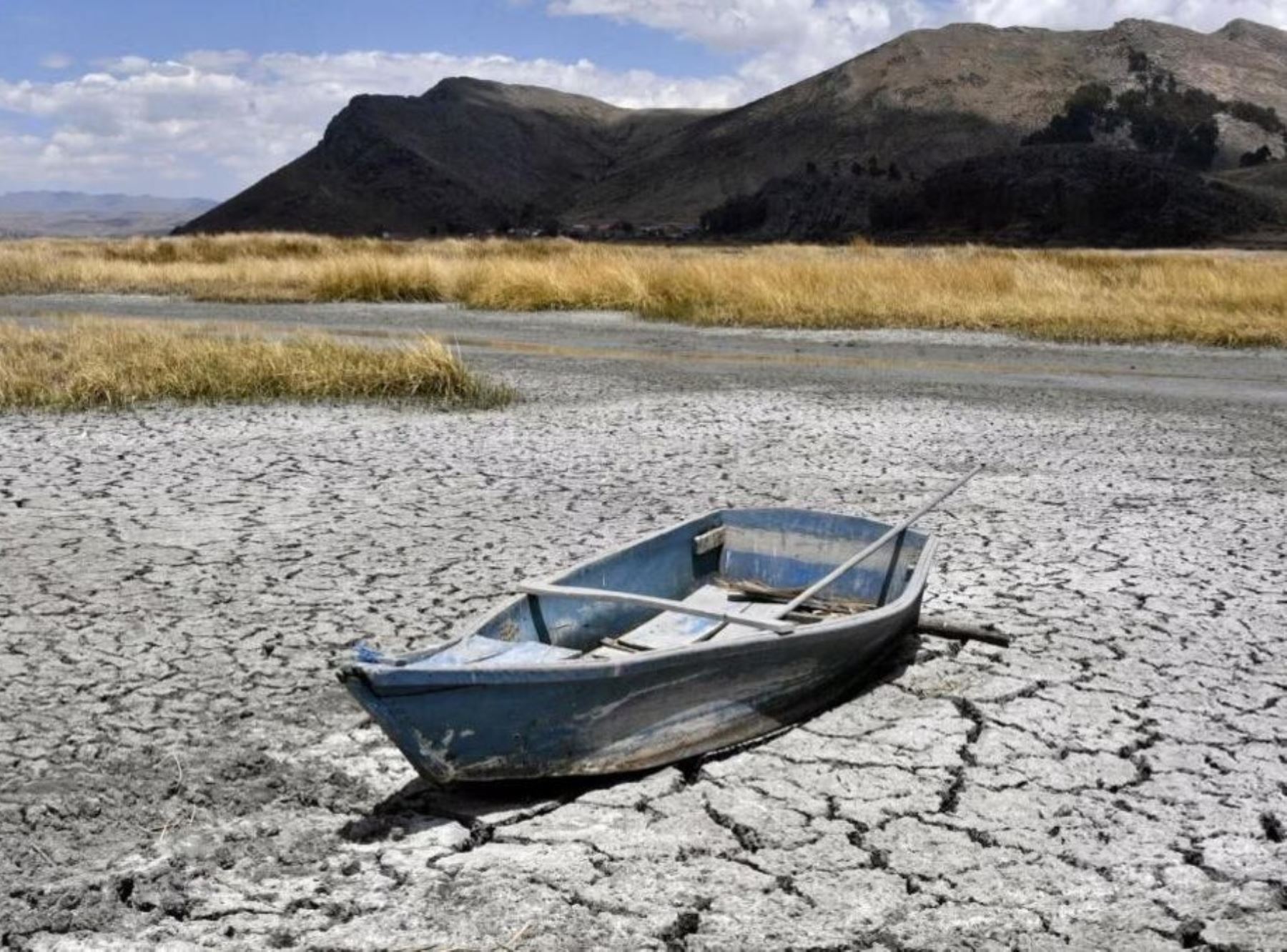Fenómeno El Niño agudiza déficit hídrico en Puno y reduce nivel del lago Titicaca en 53 cm