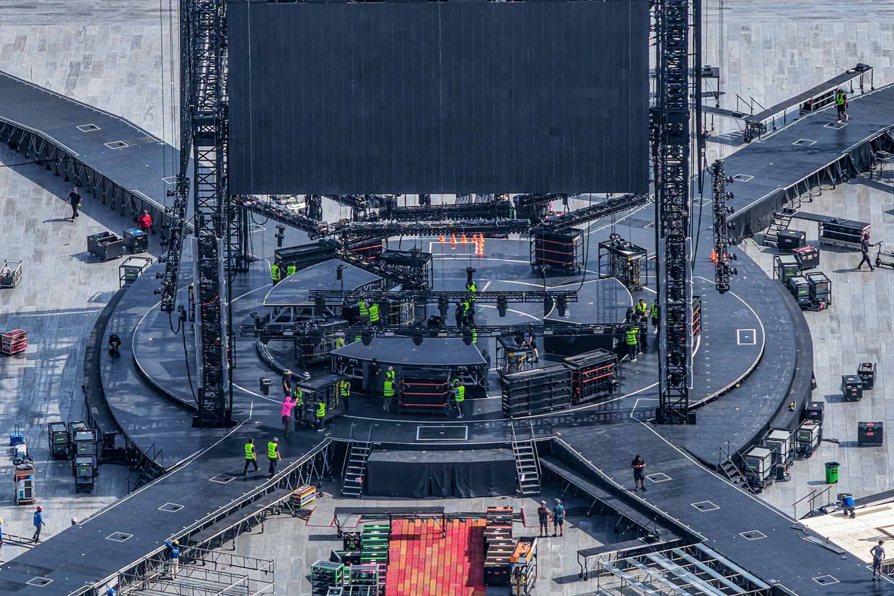 Impresionantes imágenes aéreas muestran el estadio San Marcos a un día del inicio de los conciertos de BTS en Lima. Bajo un cielo despejado, se observa la gigantesca estructura del escenario y los últimos preparativos para recibir a la agrupación surcoreana, que ofrecerá presentaciones los días 7, 9 y 10 de octubre. Foto: ANDINA/ Andrés Valle