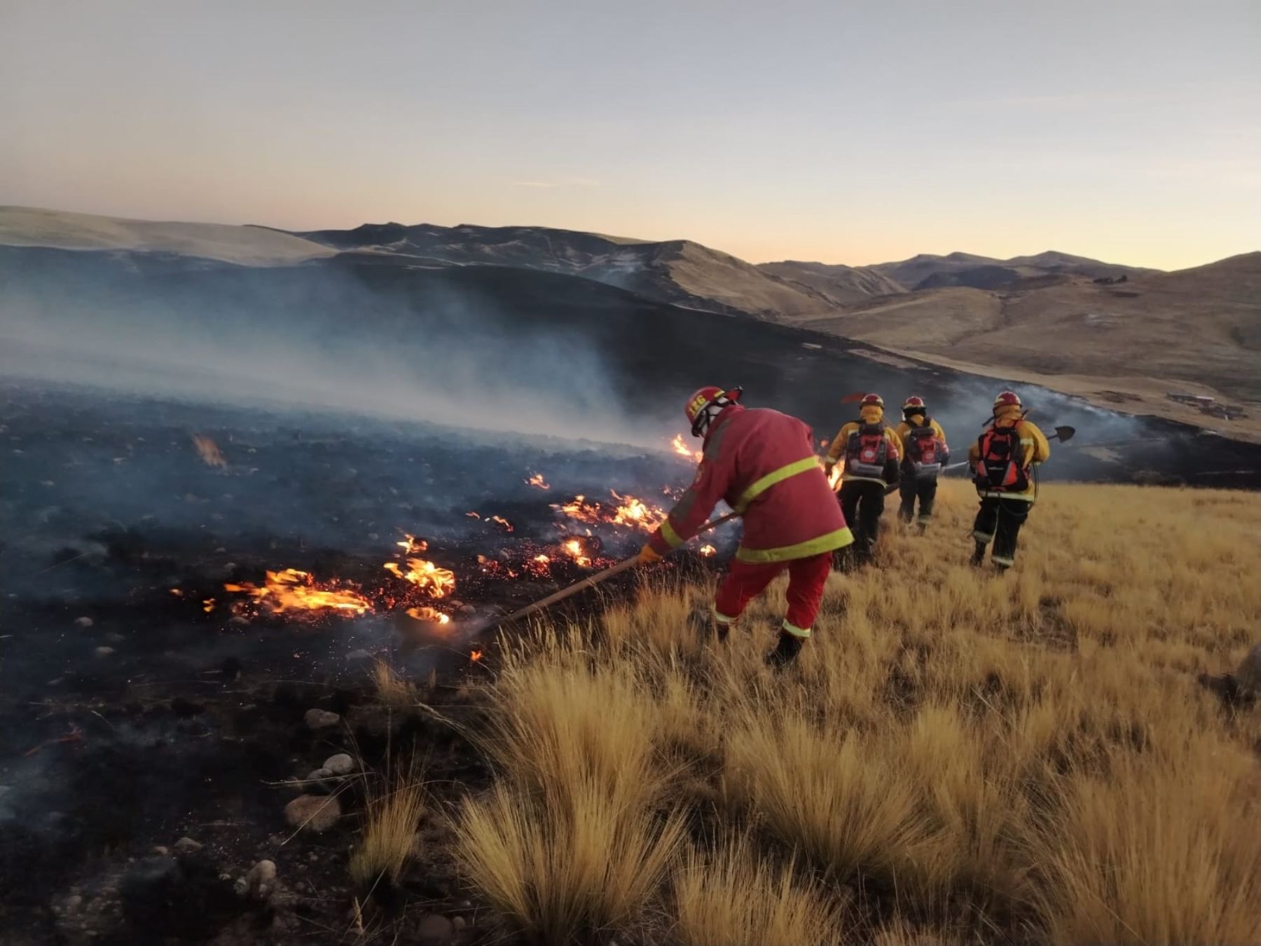 Incendios forestales en Cusco dejan cinco fallecidos y más de 16,000 hectáreas afectadas