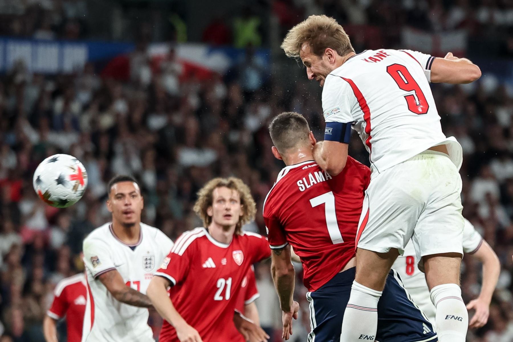 Harry Kane of England (R) scores the 3-0 goal during the UEFA Nations League match England against Czechia, in London, Britan,  Foto: EFE