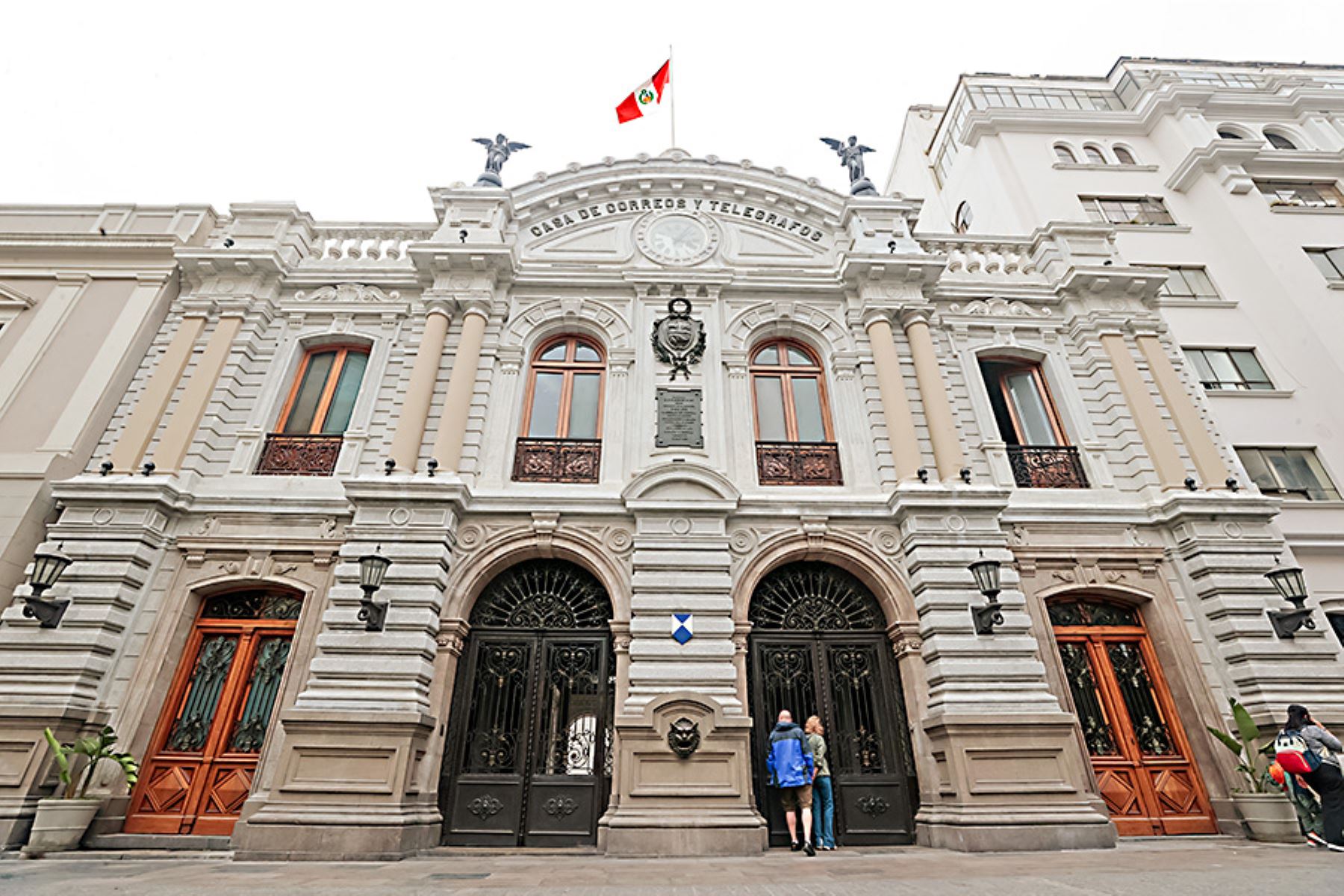 Suplemento “Variedades”: la Casa de Correos y Telégrafos presenta sus patios