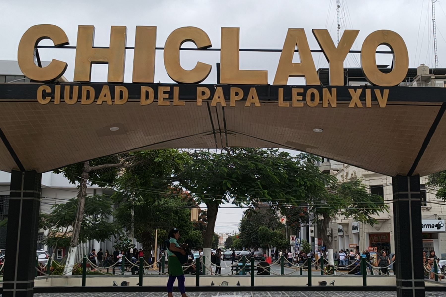Chiclayo, Ciudad del Papa León XIV: instala letras gigantes en pérgola de parque principal