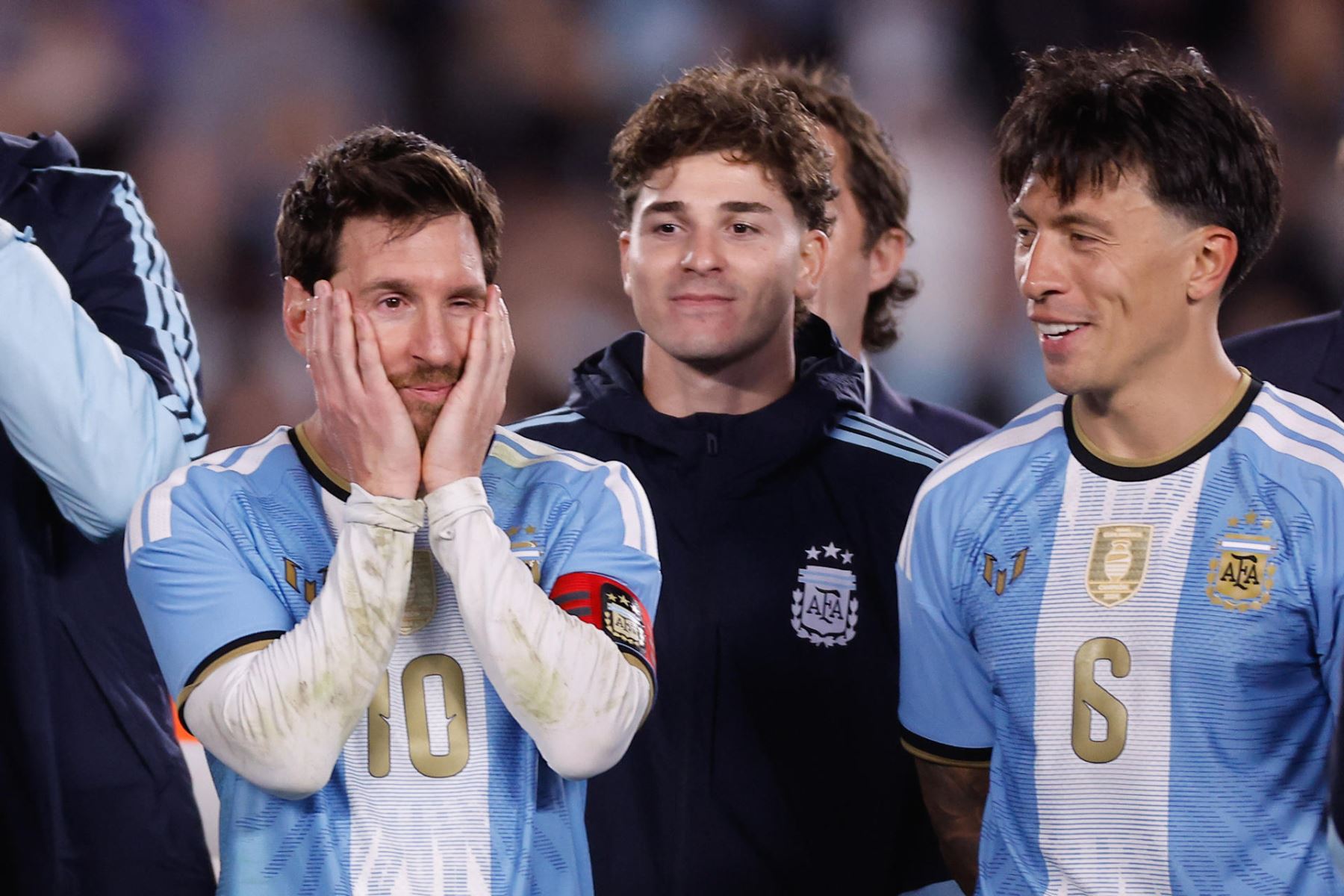 Lionel Messi de Argentina reacciona este martes, al final de un partido Amistoso Internacional ante Benín en el estadio Monumental, en Buenos Aires (Argentina).  Foto: EFE