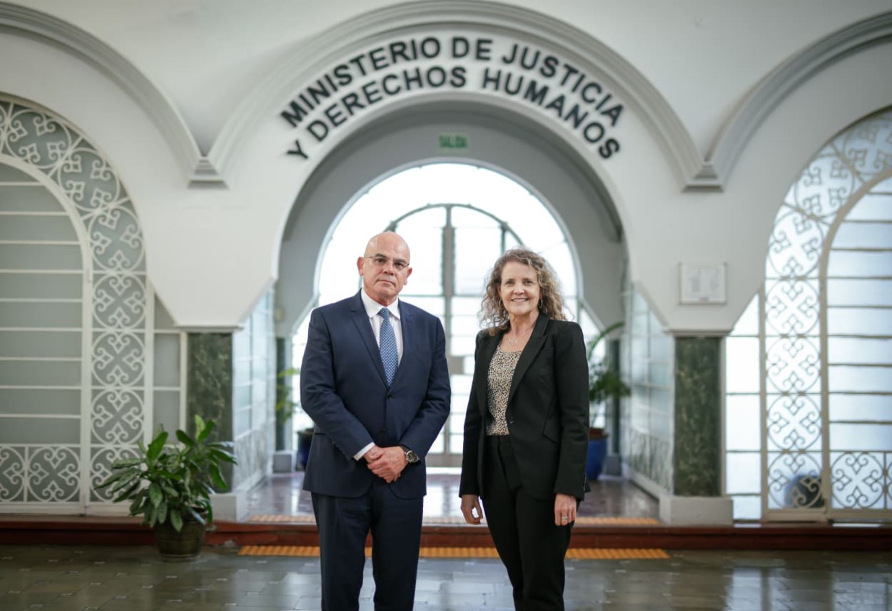 Ministro Álvarez sostiene reunión con delegación de EE. UU. sobre acciones de colaboración
