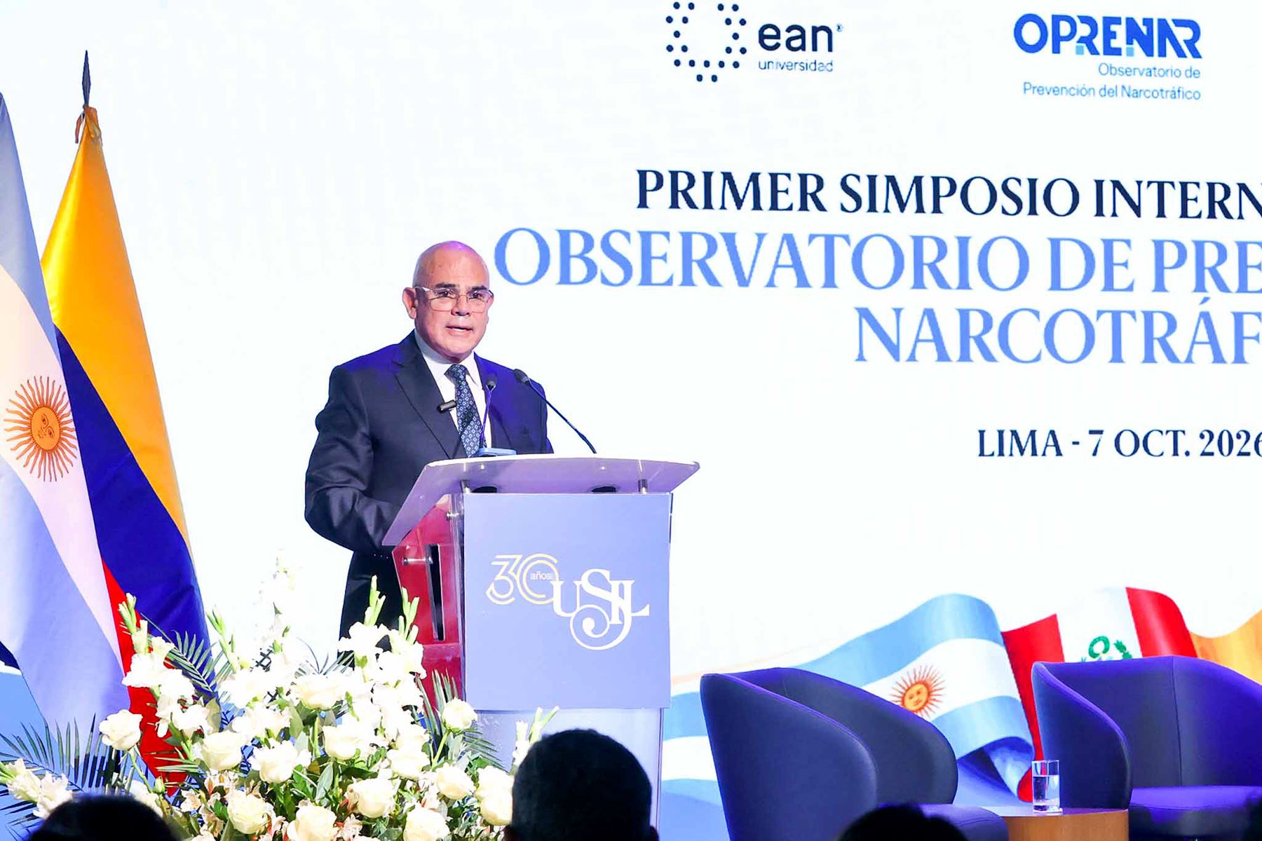 El ministro de Justicia y Derechos Humanos, Ernesto Álvarez, participa en el Primer Simposio Internacional del Observatorio de Prevención del Narcotráfico, que reúne a autoridades y especialistas de Perú, Argentina y Colombia para analizar estrategias frente al narcotráfico y el crimen organizado.
Foto: ANDINA/Andrés Valle