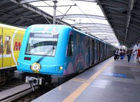 Fiebre BTS recorre Lima en tren y rinden homenaje a Jimin por su cumpleaños. Foto: ANDINA/Difusión.