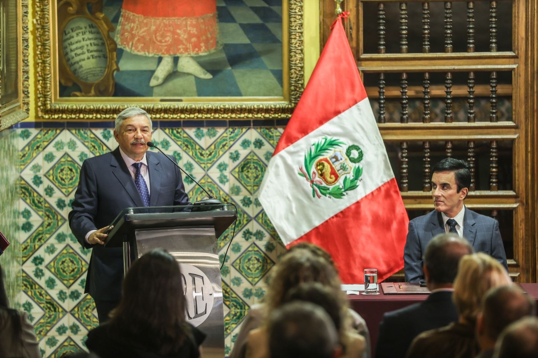 Los ministros de Relaciones Exteriores, Carlos Espá, y de Cultura, Alberto Beingolea, participan en la ceremonia de restitución al patrimonio nacional de 342 bienes culturales recuperados en seis países. Entre las piezas repatriadas destacan la pintura monumental El tránsito de San José y el manuscrito El Arte Antiguo Peruano. Foto: ANDINA/ Andrés Valle