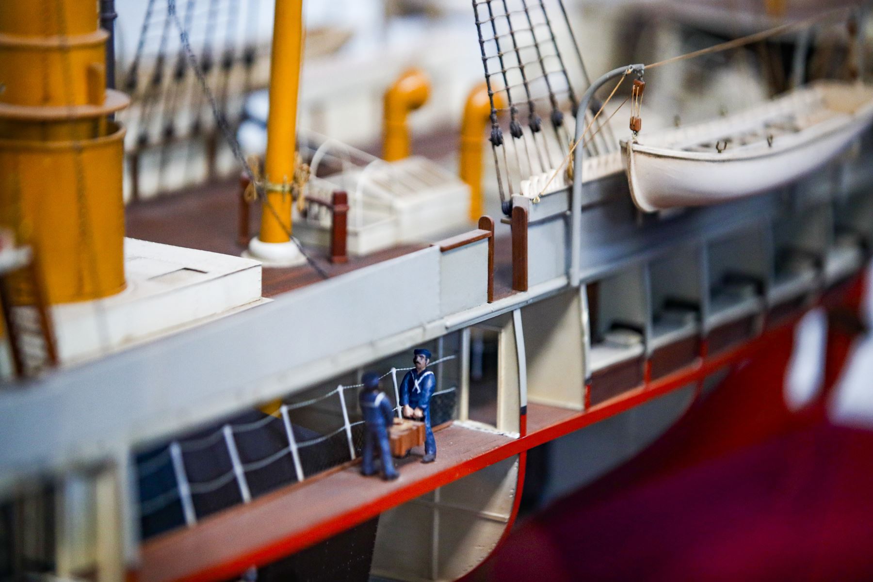 Réplica a escala del monitor Huáscar, una de las piezas que forman parte de la colección del Museo Naval del Callao y que permite conocer la historia de esta emblemática nave de la Marina de Guerra del Perú. Foto: ANDINA/Ricardo Cuba.