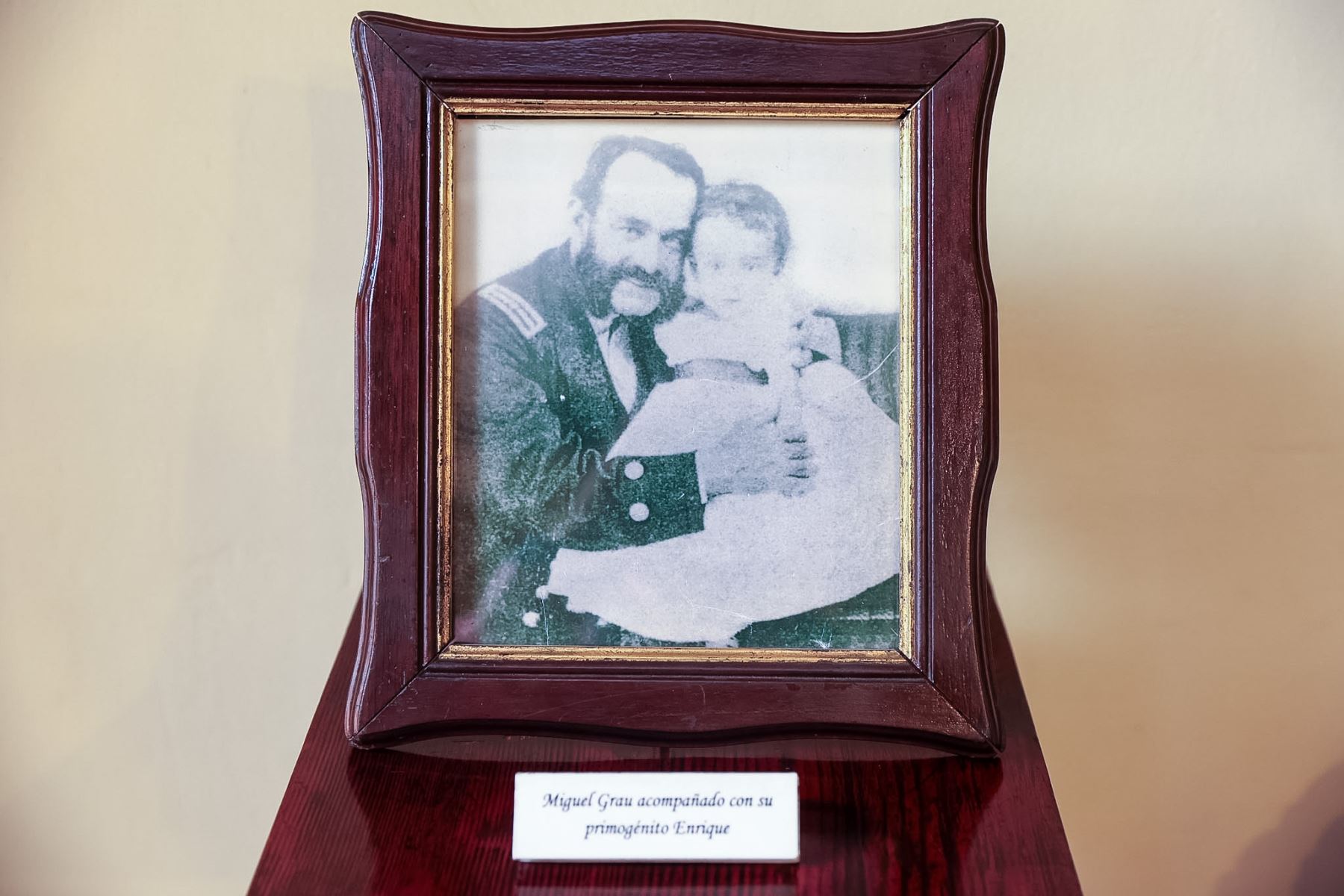 Un retrato del Gran Almirante Miguel Grau se aprecia en una de las salas del museo, dedicada a mantener viva su memoria y ejemplo de servicio al Perú. Foto: ANDINA/Luis Iparraguirre
