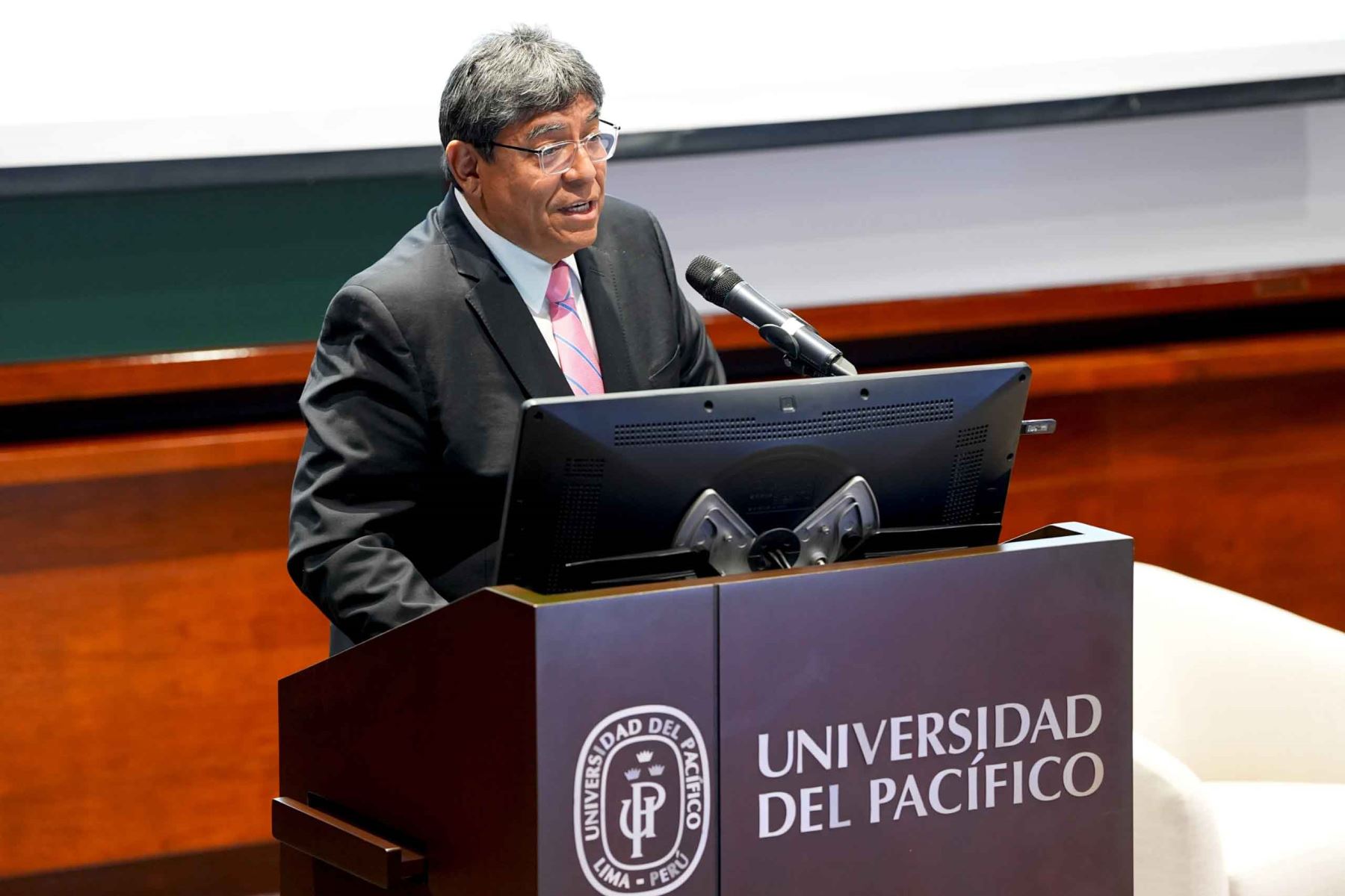 MEF: Medidas de expansión fiscal y solidez económica permitirán frenar choques externos
