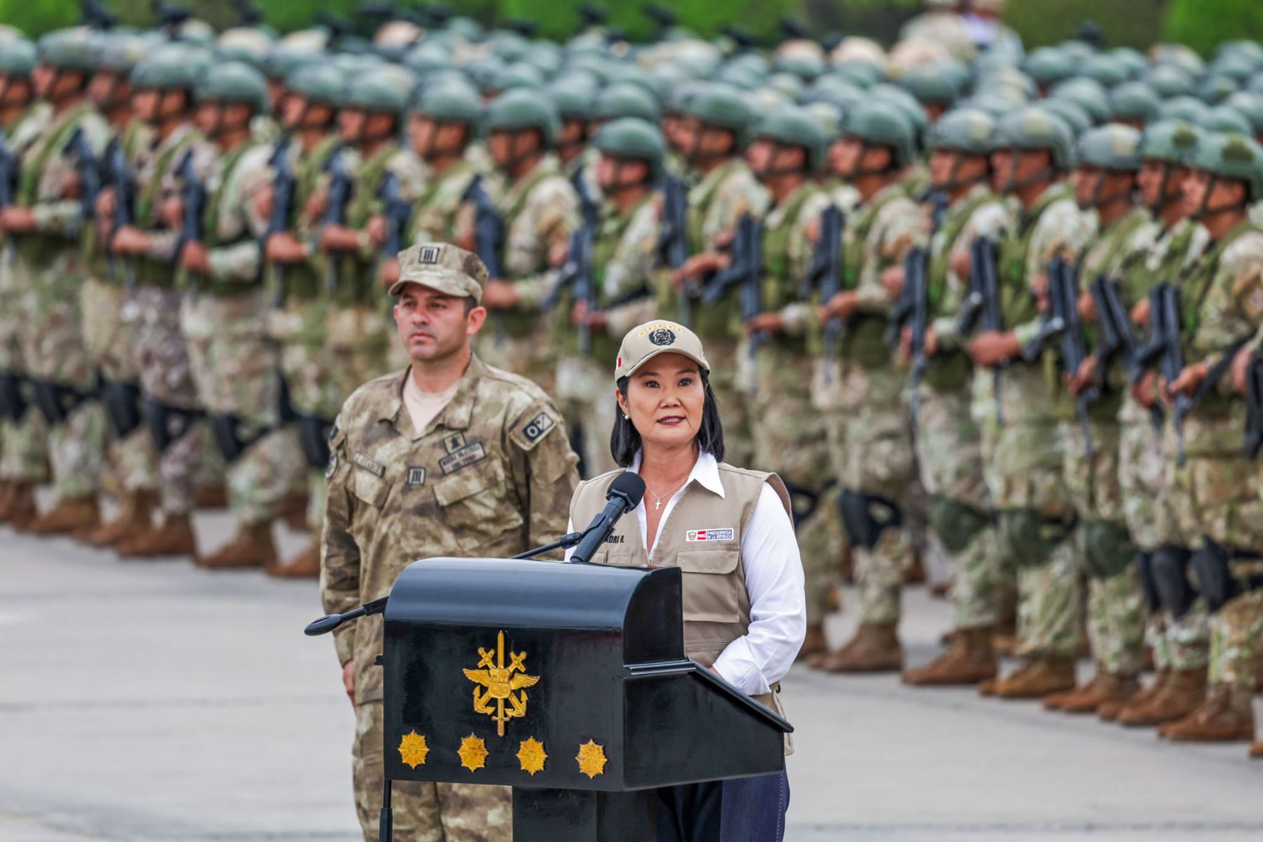 La presidenta Keiko Fujimori anunció la creación de un comando unificado para enfrentar y derrotar a la delincuencia, durante la presentación de las Fuerzas Combinadas para la Lucha Contra el Crimen Organizado, realizada en la Plaza Cáceres del Cuartel General del Ejército, en San Borja. Foto: ANDINA/Andrés Valle.