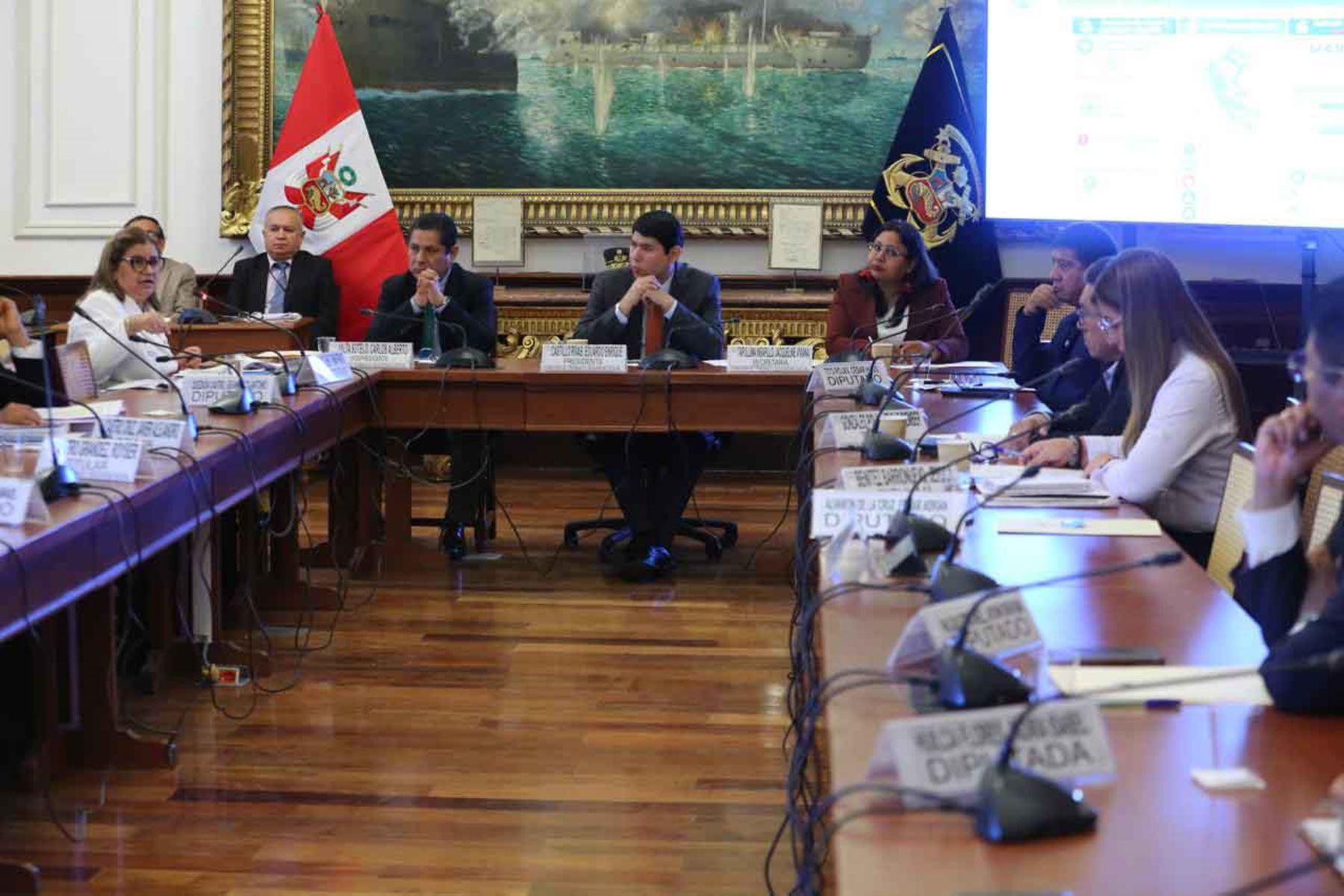 Diputados: Comisión de Trabajo aborda situación de EsSalud y medidas para mejorar atención