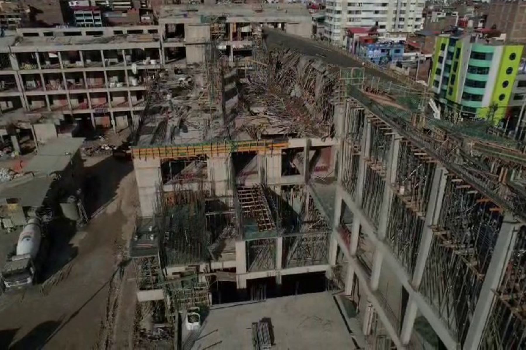 Huancayo: cuatro heridos tras colapso de techo en construcción de colegio Politécnico