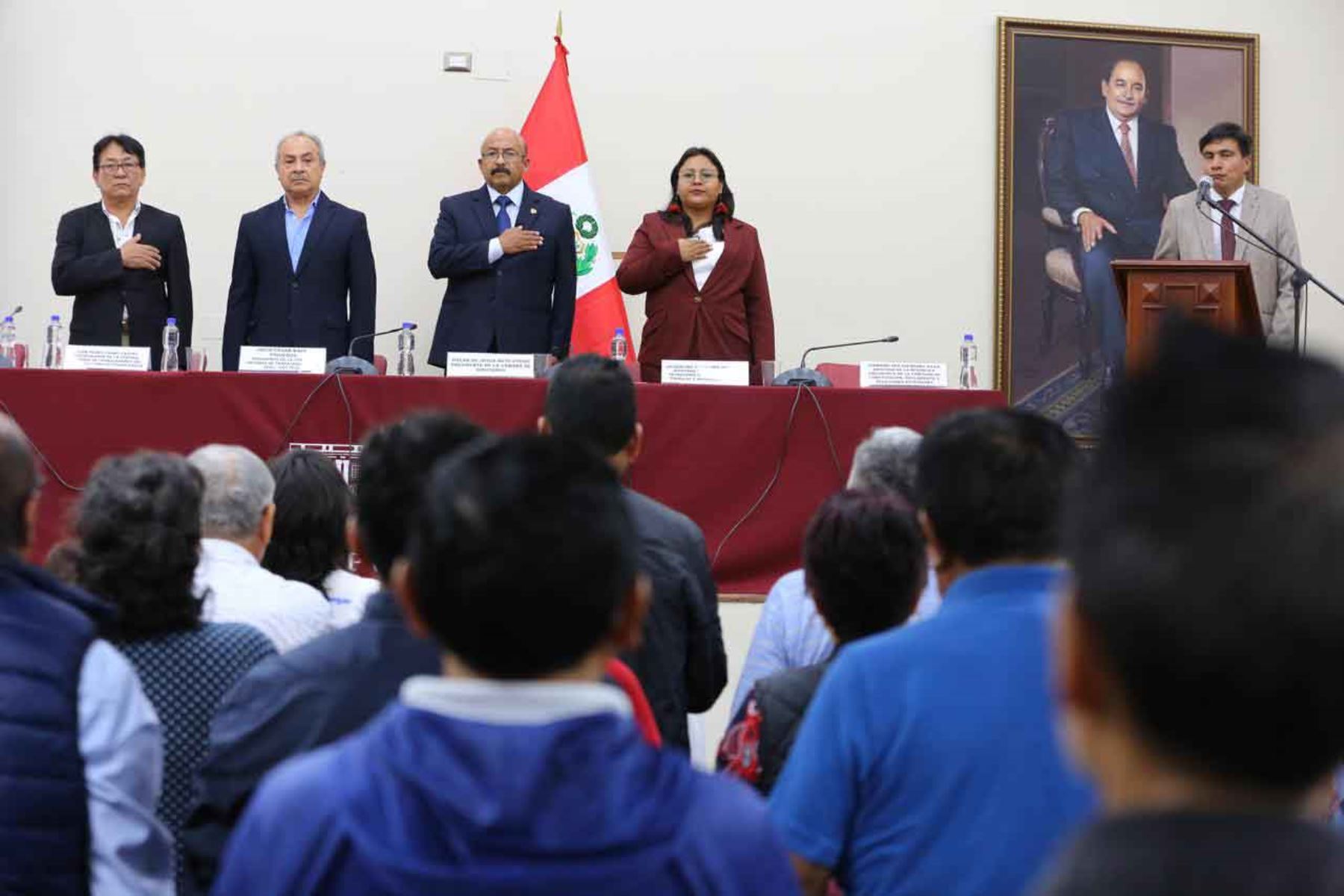 Oscar Reto plantea modernizar la legislación laboral frente a los nuevos retos digitales
