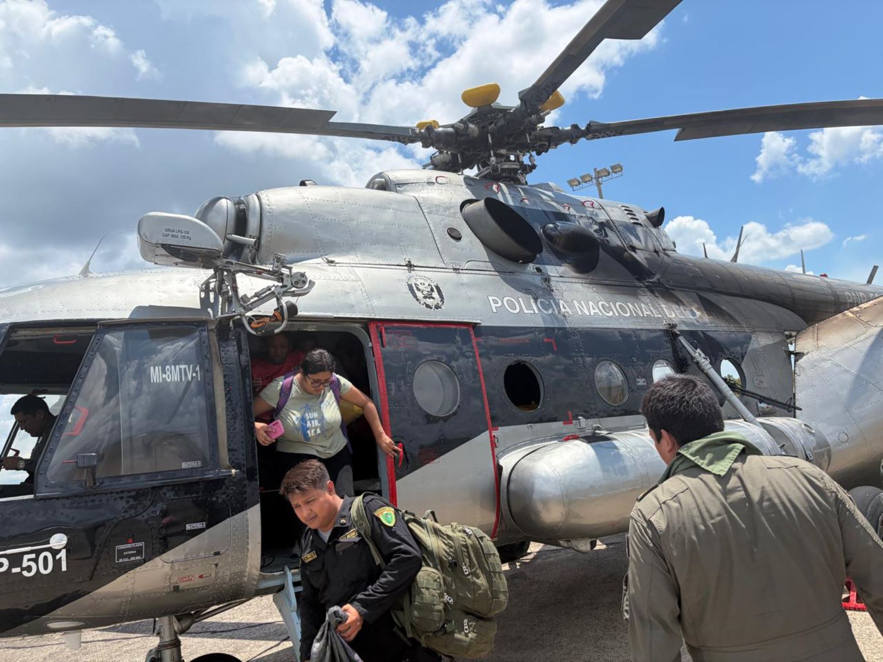 Loreto: PNP ejecuta evacuación aérea de 14 delegados electorales en provincia de Requena