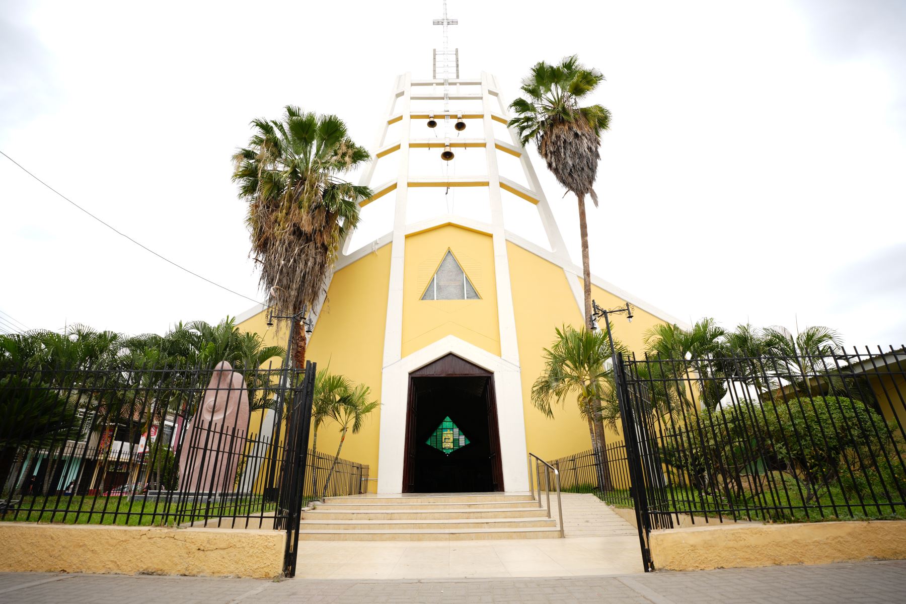 Como parte de su agenda en Chulucanas (Piura), el ministro  de Comercio Exterior y Turismo, Rogers Valencia, visitó además la Sala Interpretativa “Papa León XIV”, ubicada en la Catedral de Chulucanas y vinculada a la Ruta de León, iniciativa que busca poner en valor el patrimonio cultural y religioso de Piura.

Foto: ANDINA/Difusión