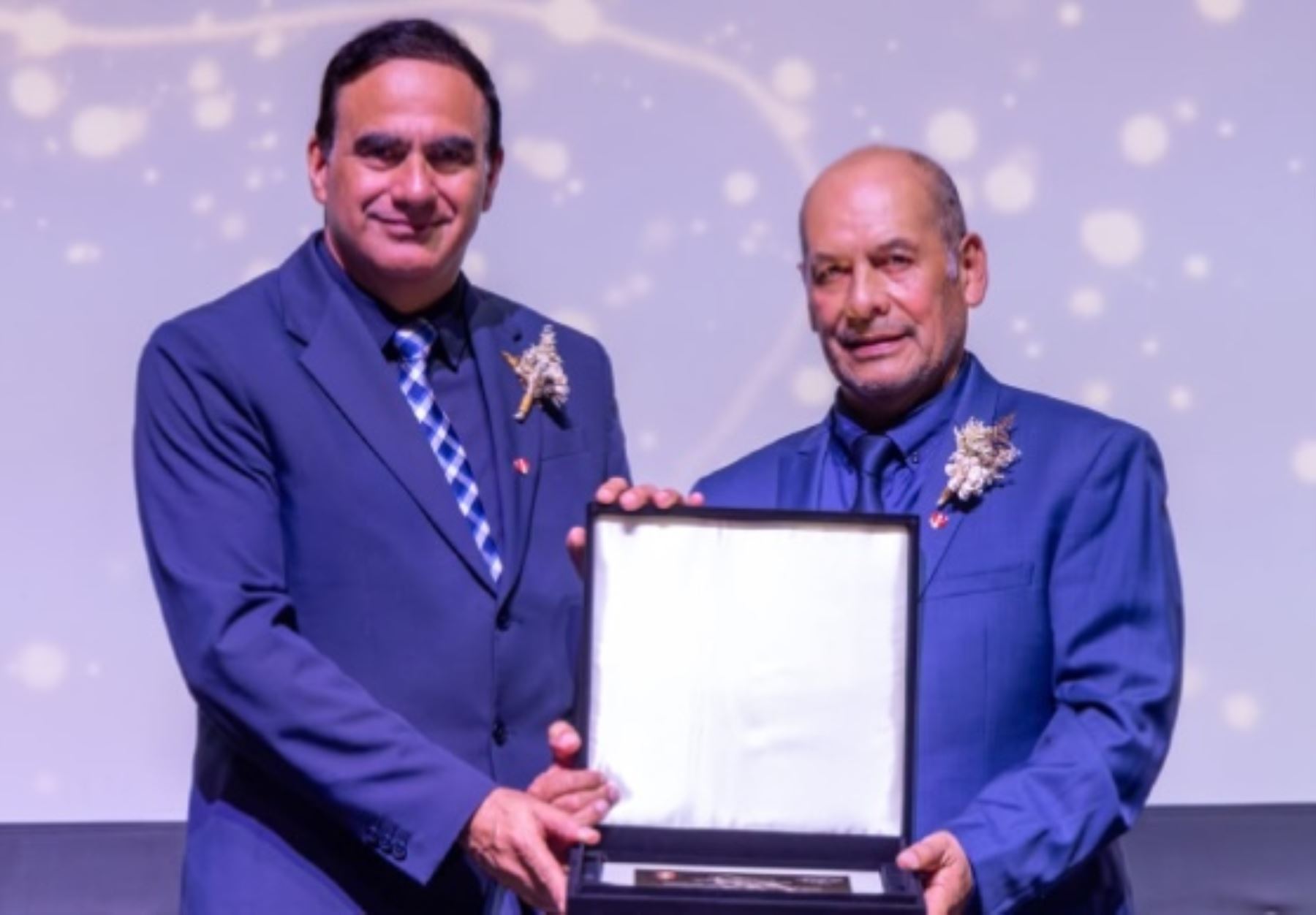 Federación Peruana de Béisbol distinguió al presidente del IPD por promover su disciplina