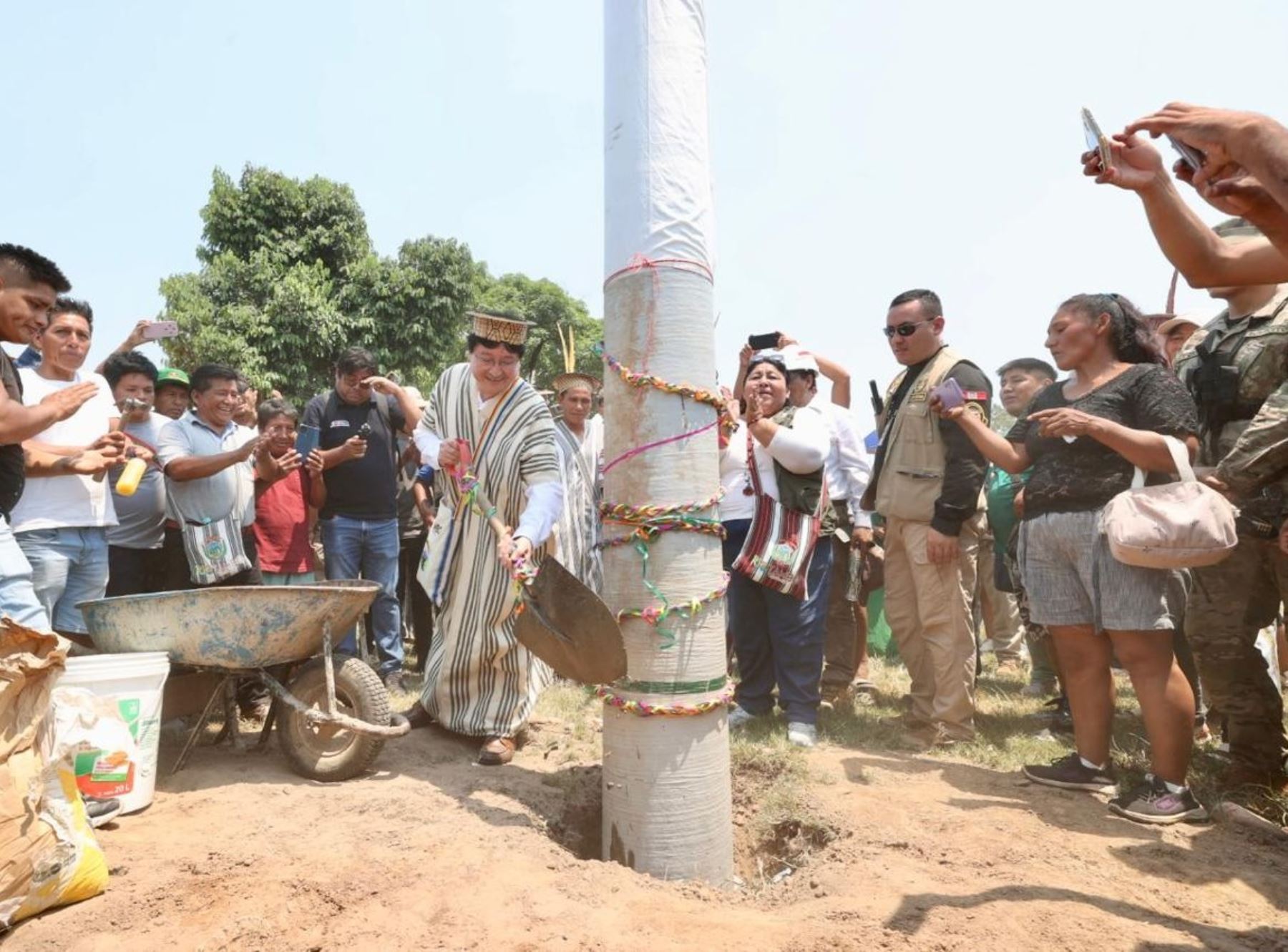 Vraem: inician obras de electrificación que beneficiará a 42 localidades de cuenca del Ene
