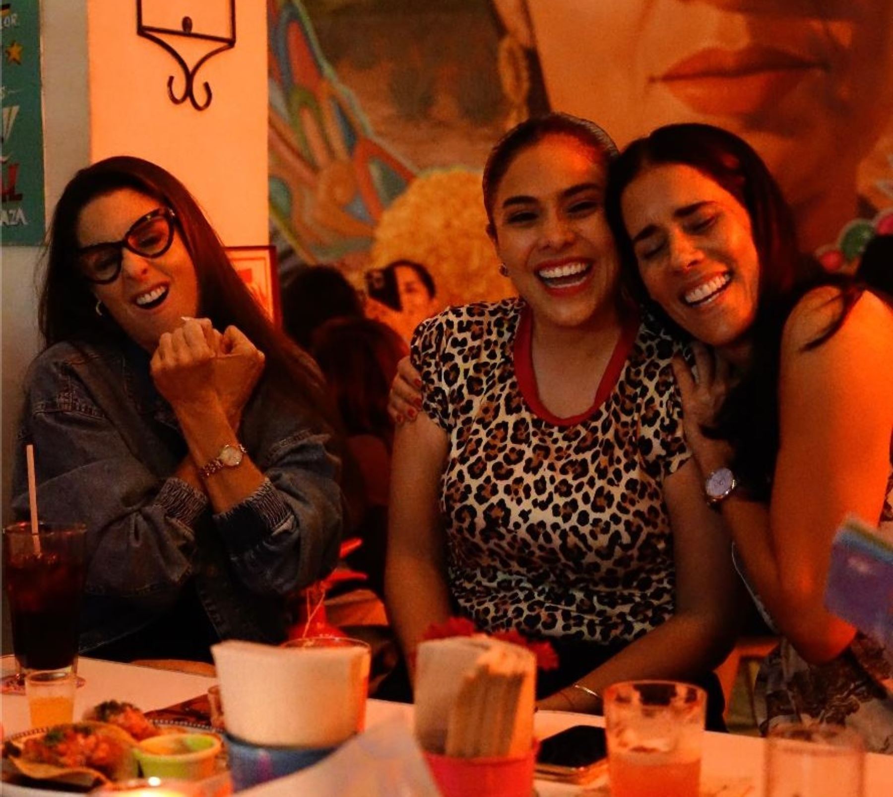 Gianella Neyra, Rebeca Escribens y Maricarmen Marín armaron su propia noche de despecho