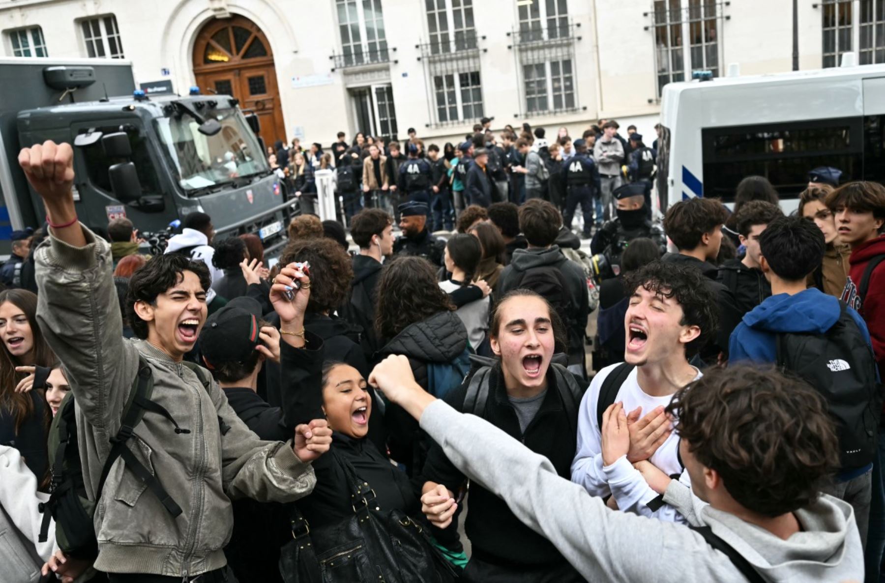 Francia detuvo a más de 5.000 menores en protestas estudiantiles