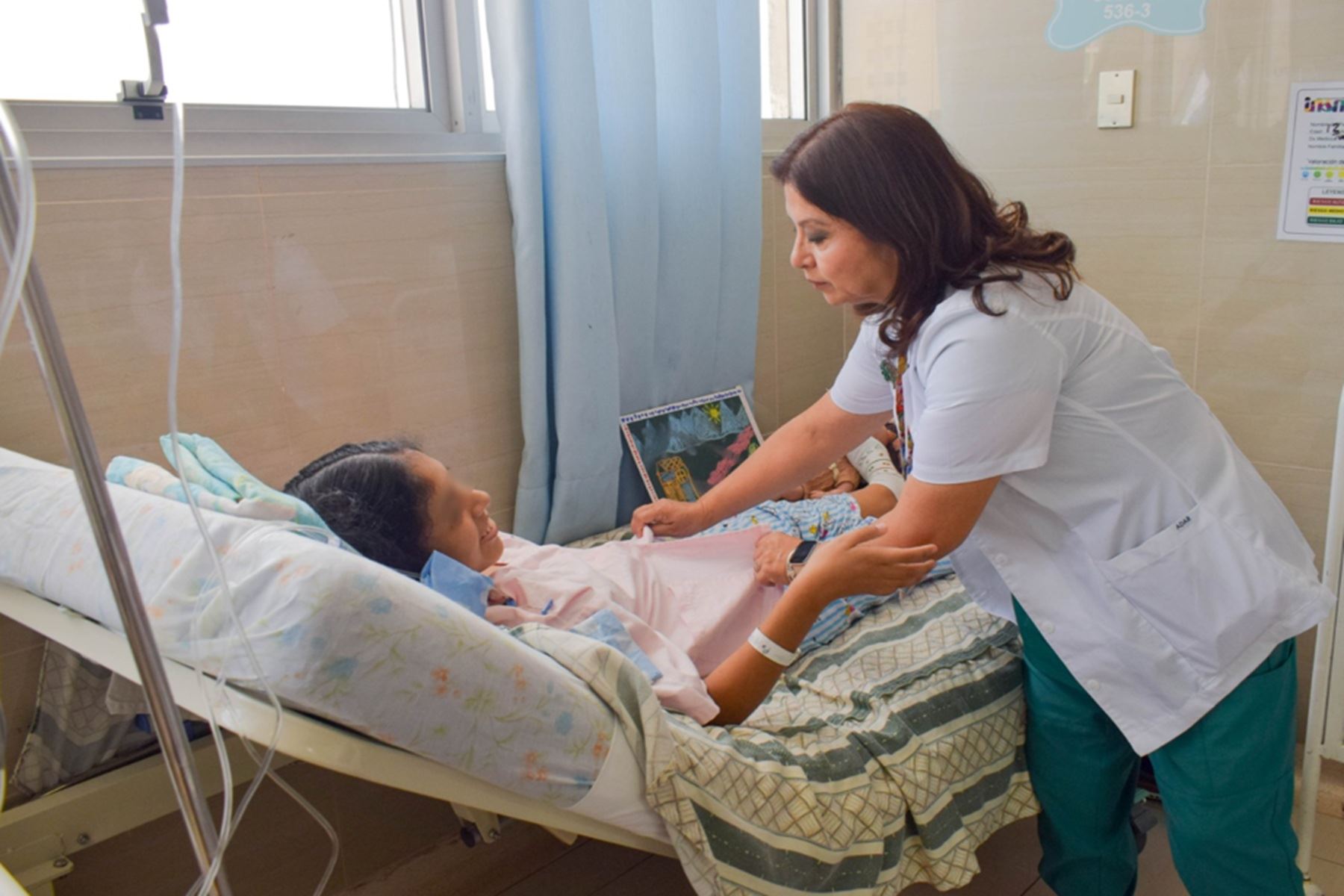 INSN Breña extirpa con éxito tumor de 25 cm a niña de 12 años