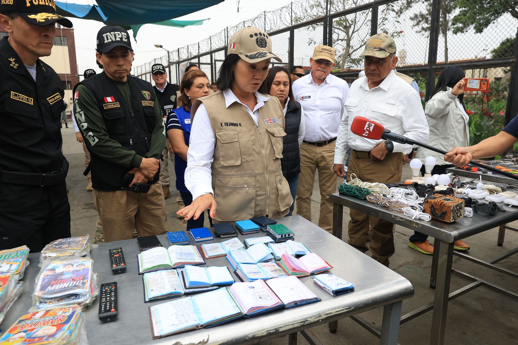 Presidenta de la República, Keiko Fujimori, encabezó la presentación de un contingente de 890 efectivos de unidades especializadas de la PNP, que reforzarán las acciones operativas en La Libertad. Foto: ANDINA/Prensa Presidencia