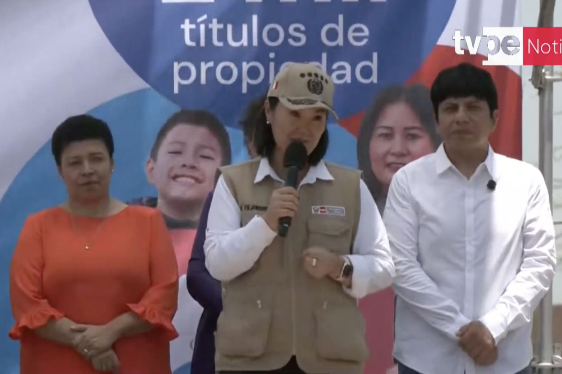 Presidenta entregó títulos en Lambayeque y dijo que brindan seguridad jurídica a familias