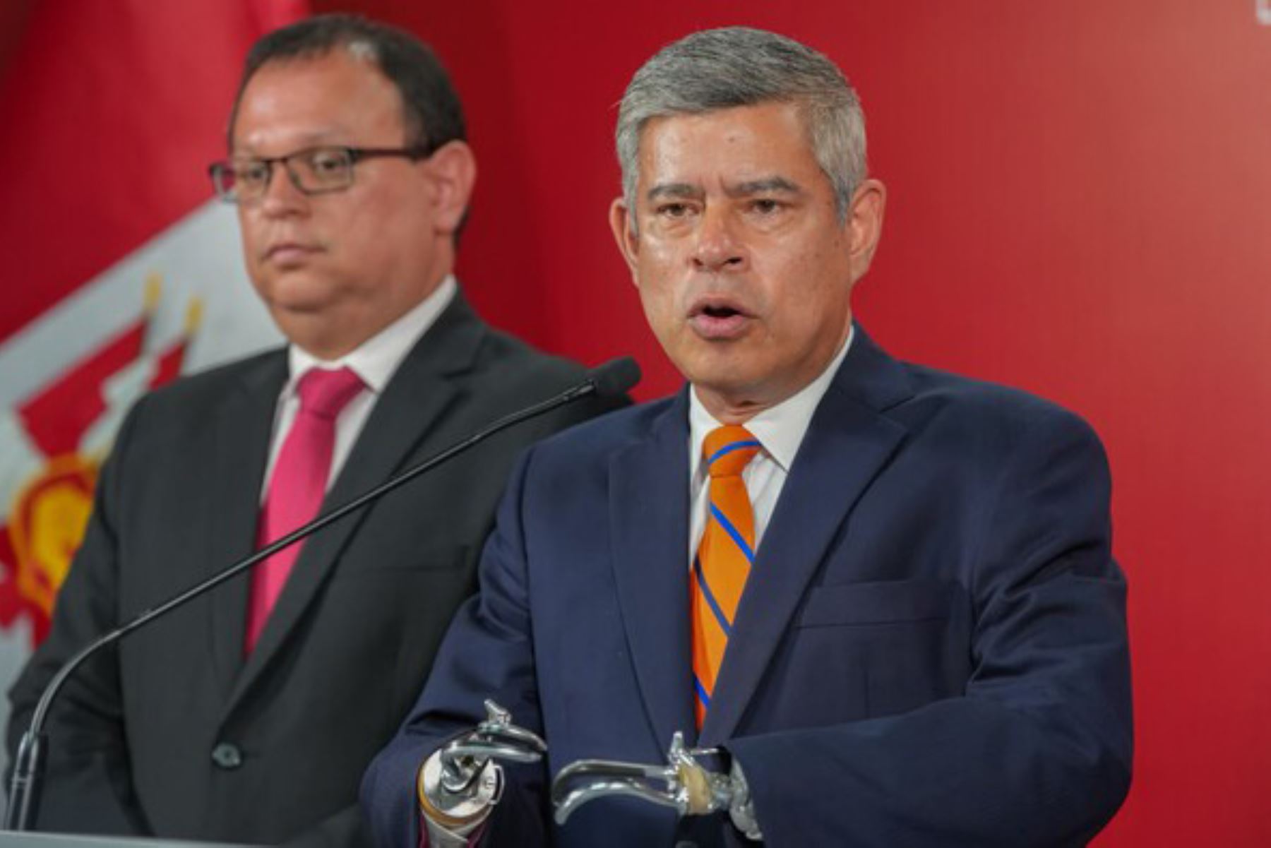 Premier Galarreta ratifica compromiso de mantener el orden y resolver problemas del país