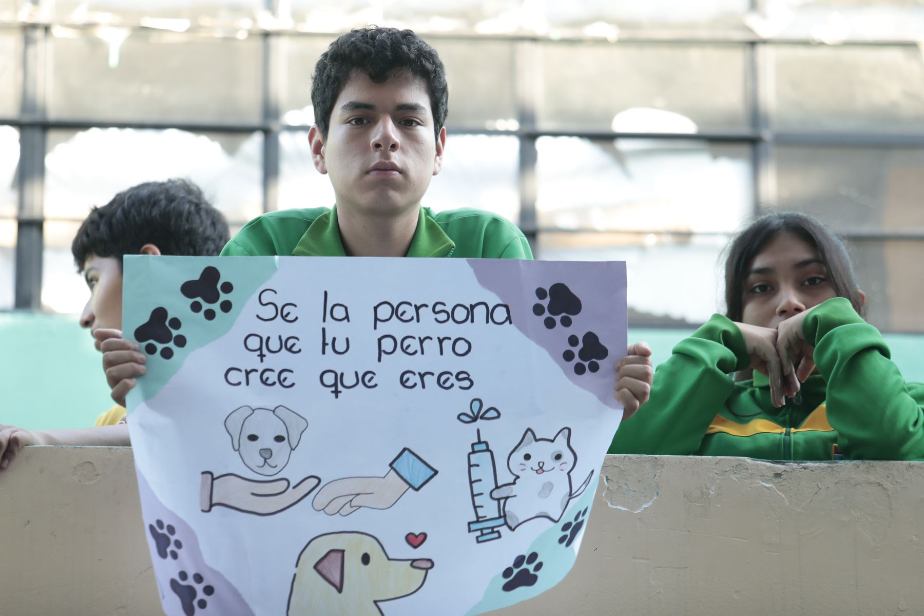 Desde la I.E. Nro. 5179 Los Pinos de Puente Piedra, el viernes 9 de octubre se realizó la feria educativa "Patitas en Acción: Cuidamos el Ambiente y Protegemos a los Animales", organizado por el grupo estudiantil "Patitas en Acción". El objetivo del evento es promover la tenencia responsable de mascotas en niños y adolescentes. Foto: ANDINA/Daniel Bracamonte