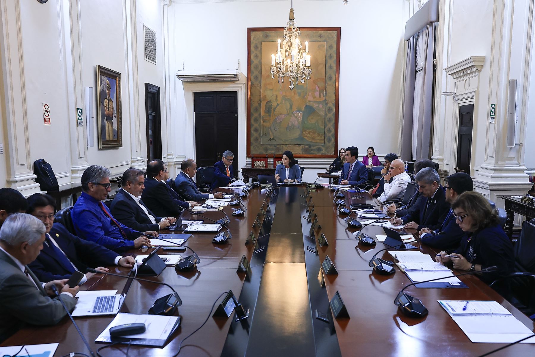 Presidenta Keiko Fujimori lidera sesión del Consejo de Ministros en Palacio de Gobierno