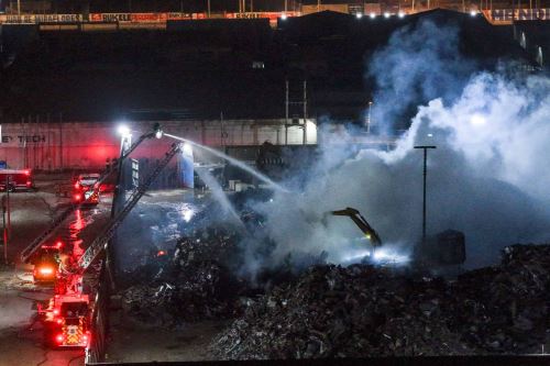 Incendio en Villa El Salvador es atendido por los bomberos. ANDINA/Daniel Bracamonte