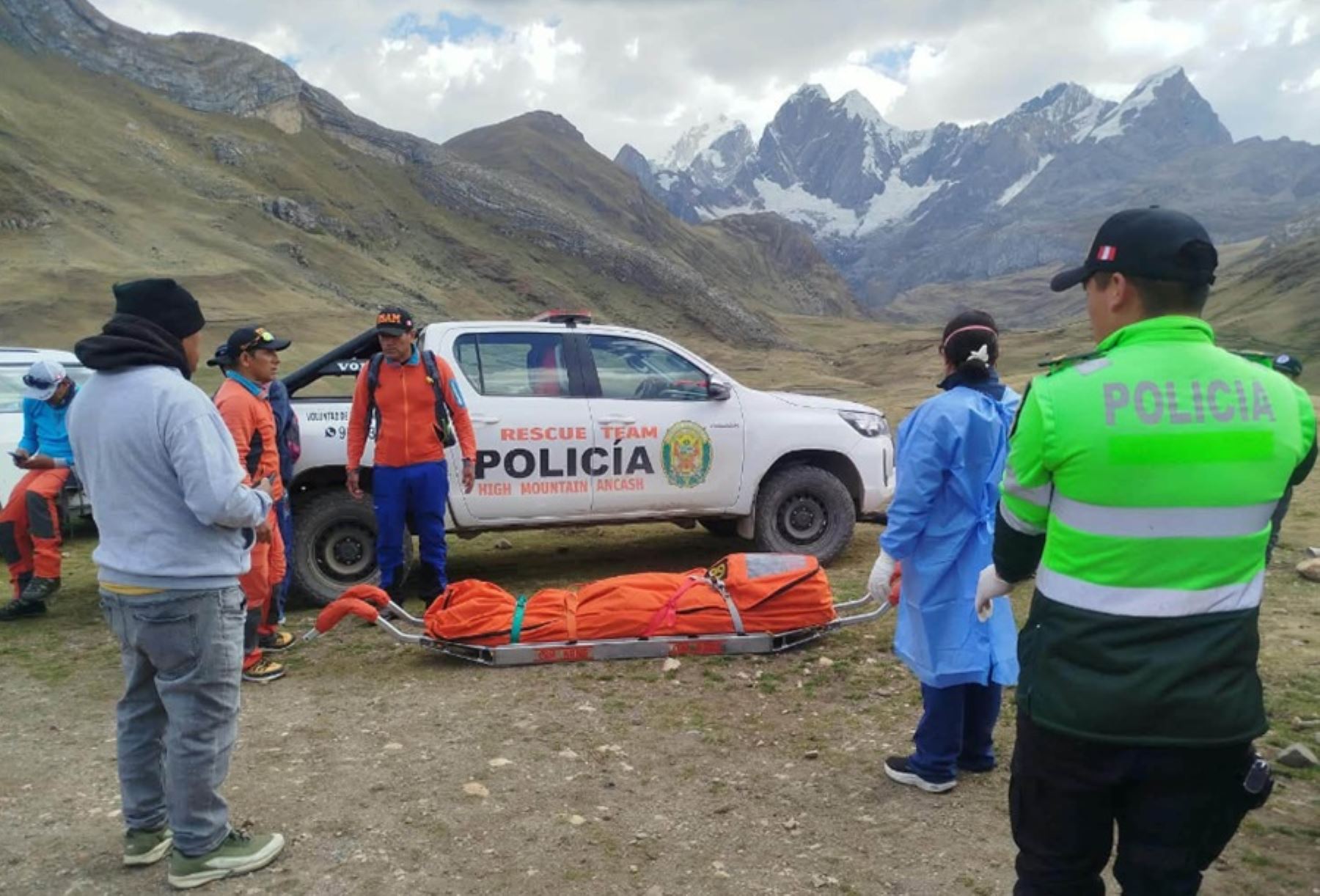 Hallan sin vida a turista australiano desaparecido en la cordillera Huayhuash