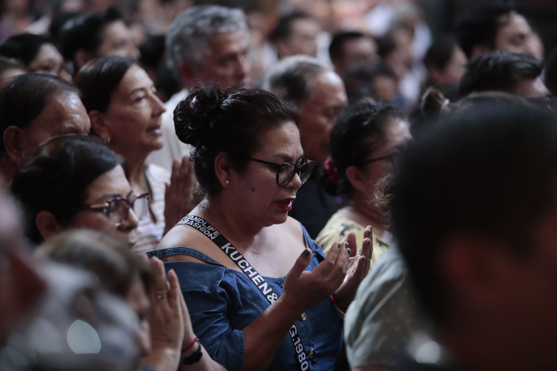 Fieles católicos acuden a una misa especial en la iglesia Las Nazarenas del Cercado de Lima en honor a la imagen del Señor de los Milagros el sábado 10 de octubre de 2026. El Cristo Morado ya dio su primer recorrido procesional el 3 de octubre, y ahora se alista para su segundo recorrido el sábado 18 de este mes. Foto: ANDINA/Daniel Bracamonte