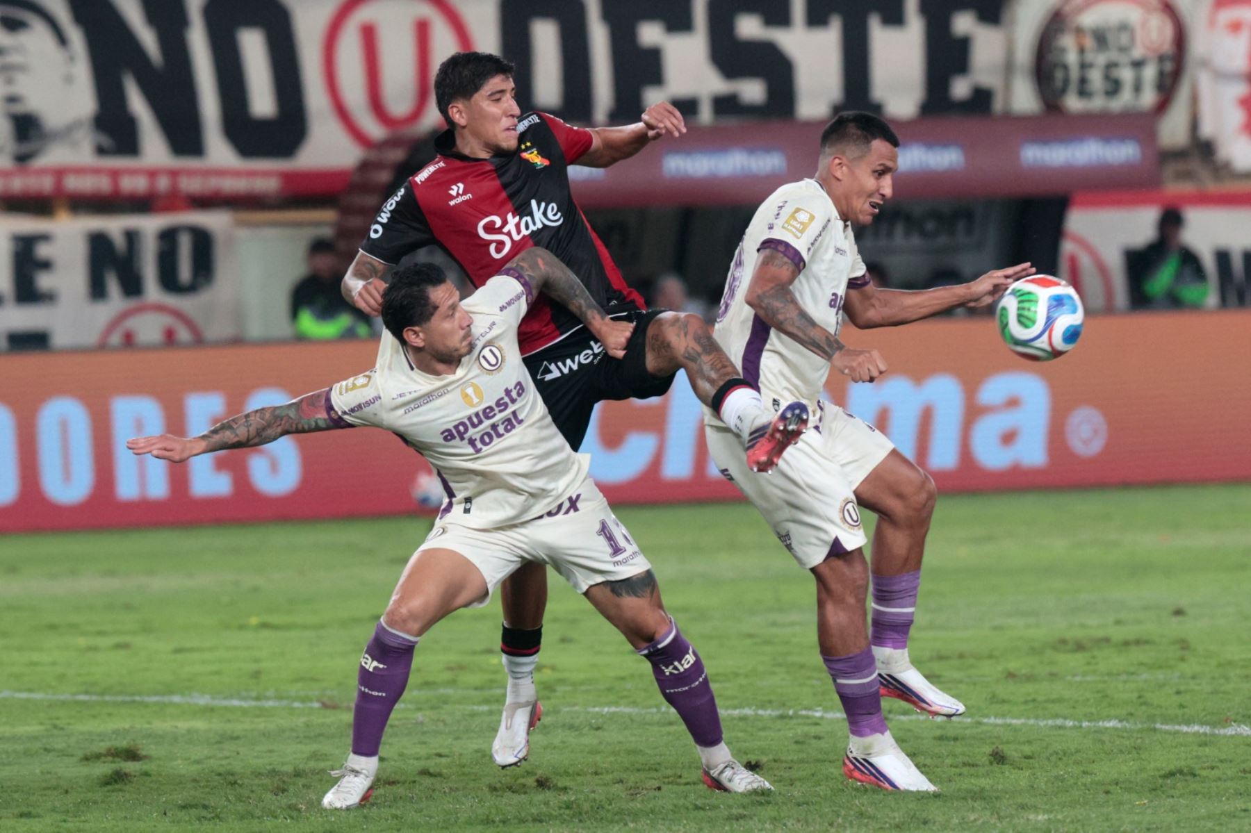 Universitario de Deportes empató 2-2 con Melgar de Arequipa.

Foto: ANDINA/Vidal Tarqui