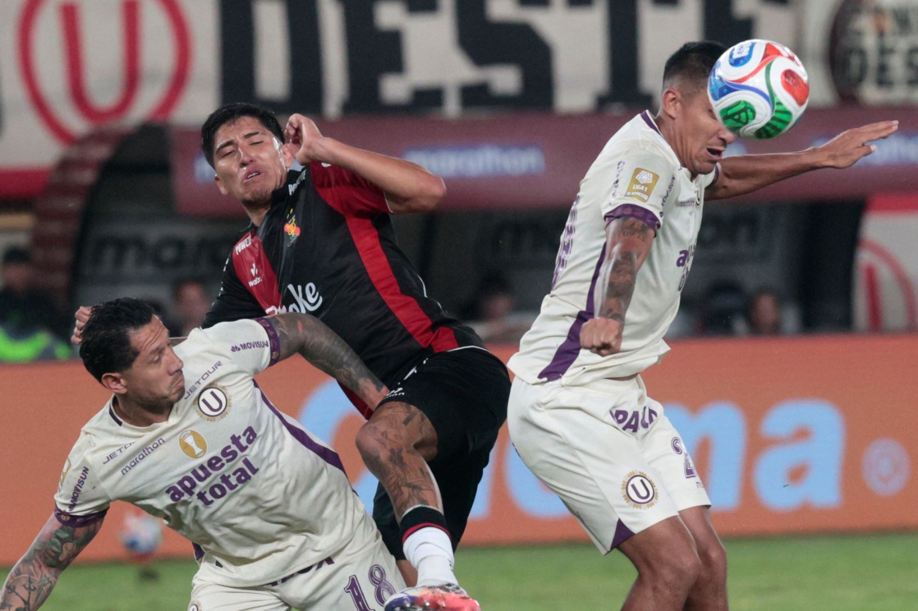 Universitario de Deportes empató 2-2 con Melgar de Arequipa.

Foto: ANDINA/Vidal Tarqui