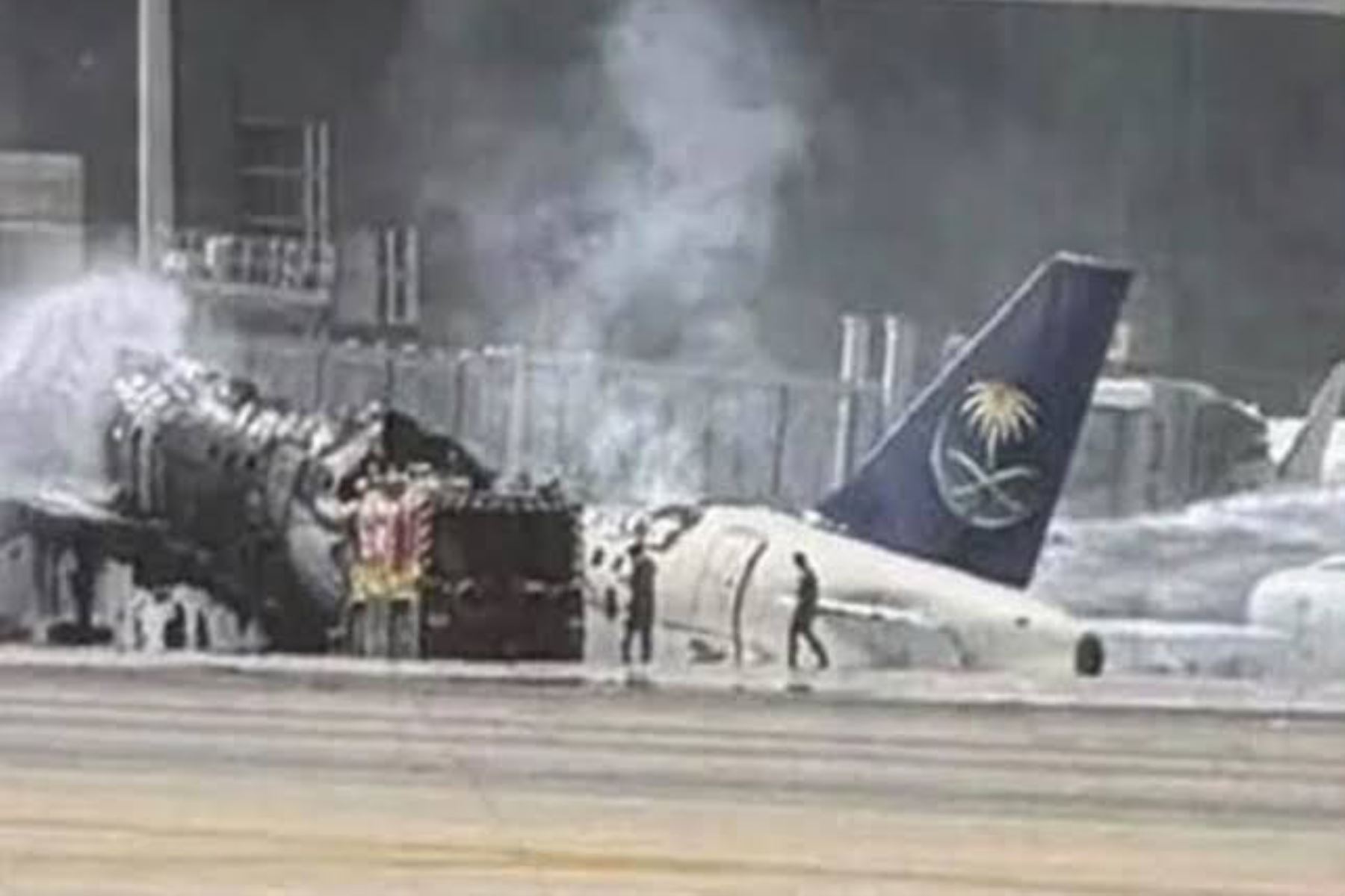 Doce muertos y 309 heridos en ataque contra el aeropuerto de Riad, según Arabia Saudita